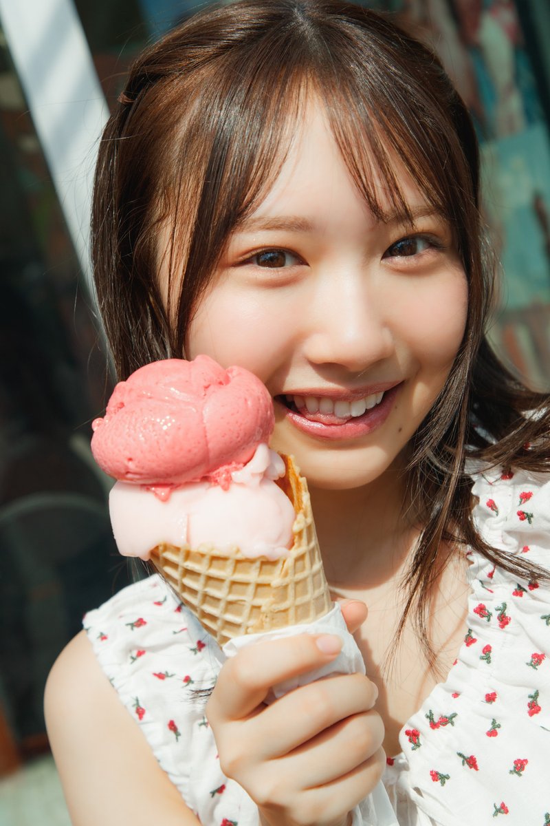 oricon's tweet photo. 日向坂46藤嶌果歩、黒ランジェリー姿
ベッドに寝転ぶ初解禁ショット🖤
https://t.co/B7jdbAGvRK
⠀
📸全40枚
ほかポストカードデザインなど公開
https://t.co/uJtssEivW9
⠀
#藤嶌果歩1st写真集 https://t.co/pQtYLnzMFe