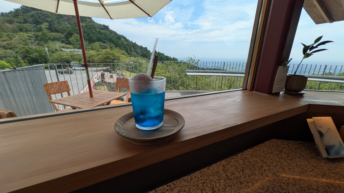 leo_factory's tweet photo. 何か天気が不安定なので、家の窓拭きやって、庭の草取りしてからの愛宕山へ🏍️
雨雲レーダでお昼から雨だったけど、降らなさそうな予報に😓 https://t.co/hrQPqZ7Cjj