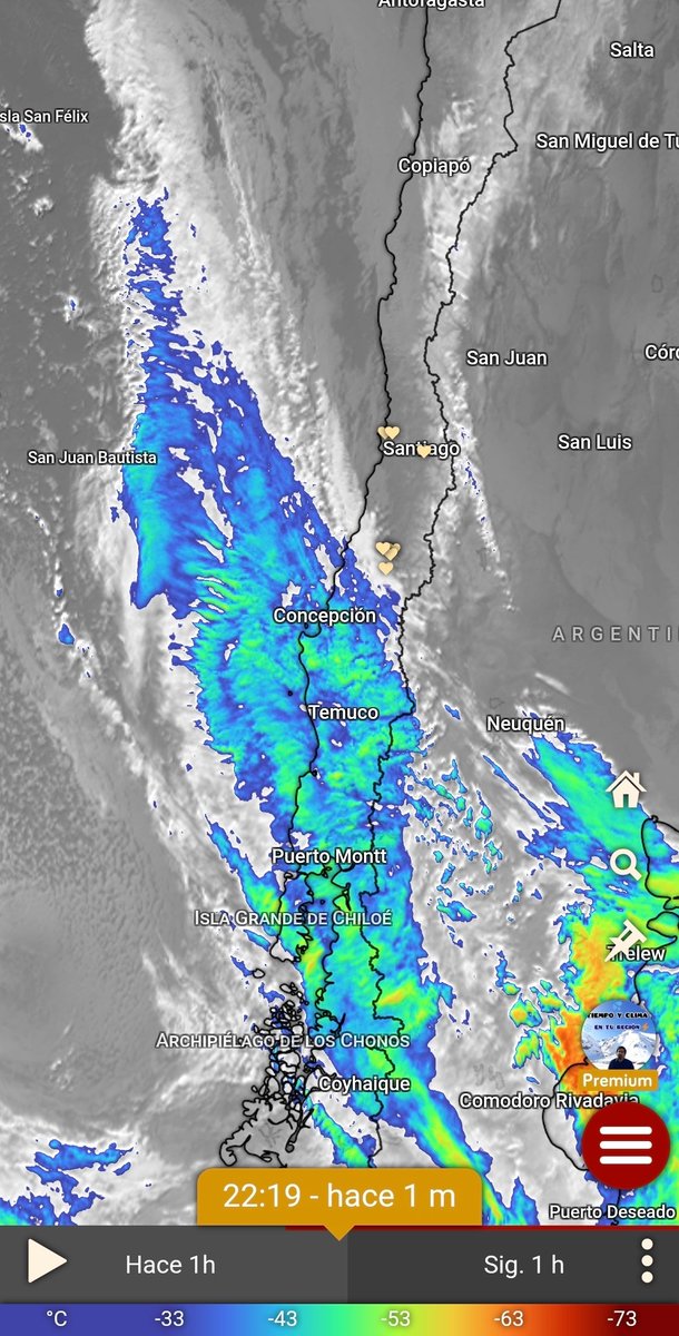 EdoWeatherman's tweet photo. ACTUALIZACIÓN ALERTA PRÓXIMAS HORAS.

El sistema frontal avanza hacia la zona central y en las próximas horas producirá intensa lluvia junto a viento moderado en Ñuble y Maule, luego en O'Higgins, costa de Valparaíso y la mañana de este viernes estará afectando interior de Valparaíso, región Metropolitana y región de Coquimbo. Por la tarde alcanza hasta sur de Atacama, no descartando lloviznas o chubascos en Antofagasta.
Lo más intenso se mantendrá desde Maule al sur, con montos sobre 40-50 mm en diversos sectores, en menos de 12 horas.

Este evento viene con inestabilidad que puede producir tormentas eléctricas, granizos y viento arrachado en la zona central. Posible formación de nubes tornádicas desde Maule al sur.

La tarde del sábado llega el siguiente evento a la zona centro-sur con lluvia intensa nuevamente desde Maule al sur. La madrugada del domingo alcanza O'Higgins, Valparaíso y Metropolitana y ese día puede caer algo en el sur de Coquimbo.

Comenta situación de tu sector.

#SistemaFrontal 
#Alerta.