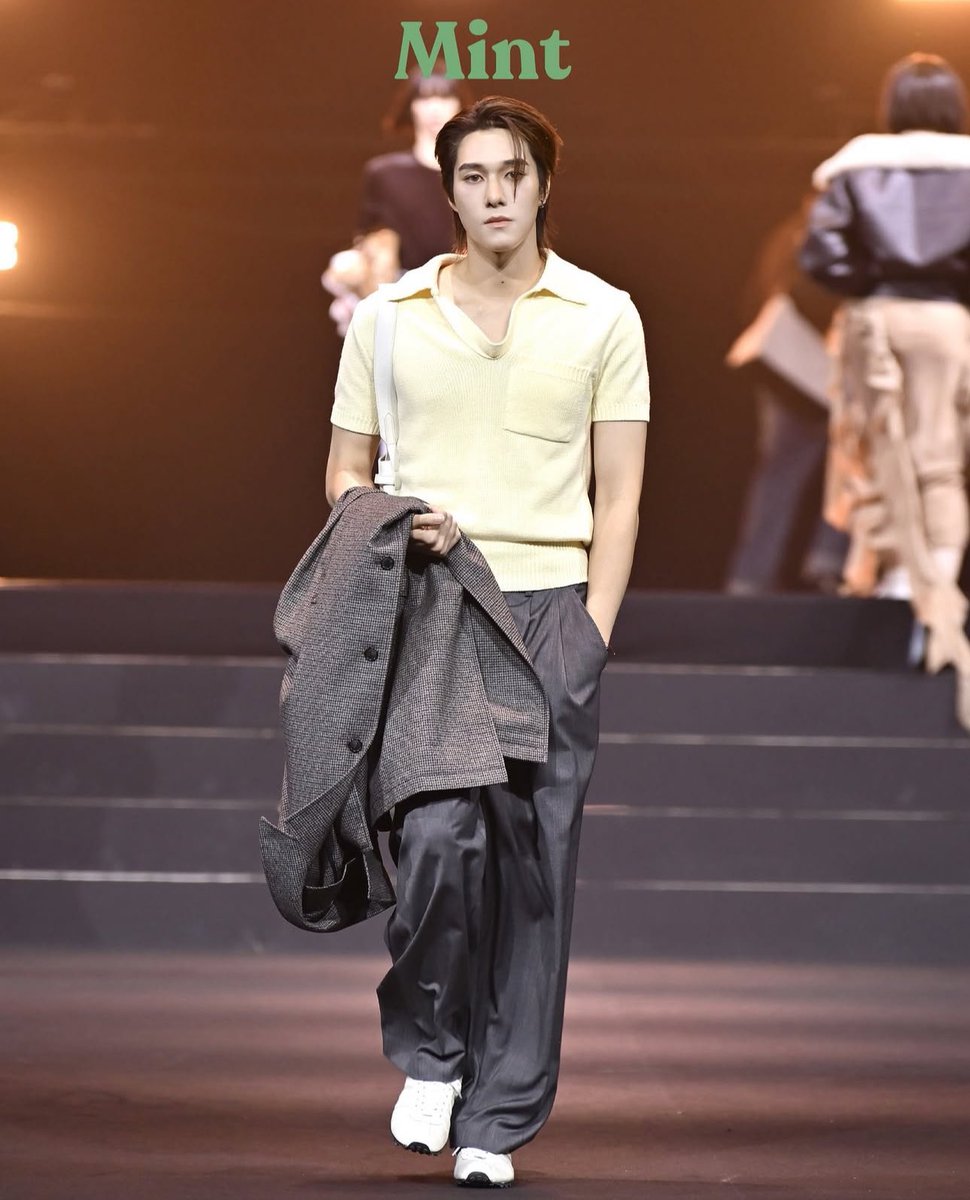 Patch_PK's tweet photo. นึกถึงงาน Mint เดินมาพร้อมนายแบบนางแบบมืออาชีพก็ไม่ดรอป ออร่าตุวโมเดลอะ หุ่นเหิ่น หน้าเน่อ https://t.co/pANEStaef3