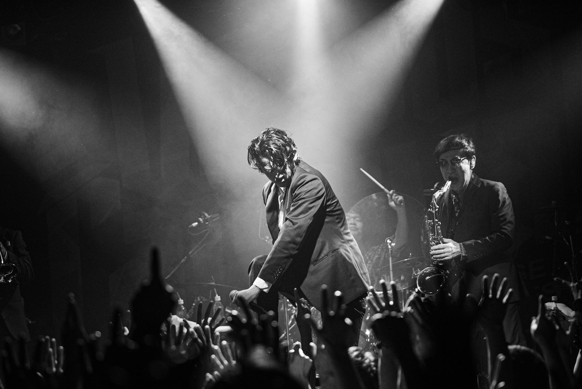 ALI_MUSIC_DANCE's tweet photo. thank you!!! @tokyoskaj 
東京スカパラダイスオーケストラ
ライブハウスTOUR 「VerSus Carnival」
at 広島クラブQUATTRO

素晴らしい夜をありがとうございました!!

“VS.シリーズ”
サボタージュ (VS. ALI)
▷streaming
https://t.co/O072CUAlaU
▷MV
https://t.co/tpCBFmHEGH
 #スカパラ #VSCarnival
#ALIMUSIC