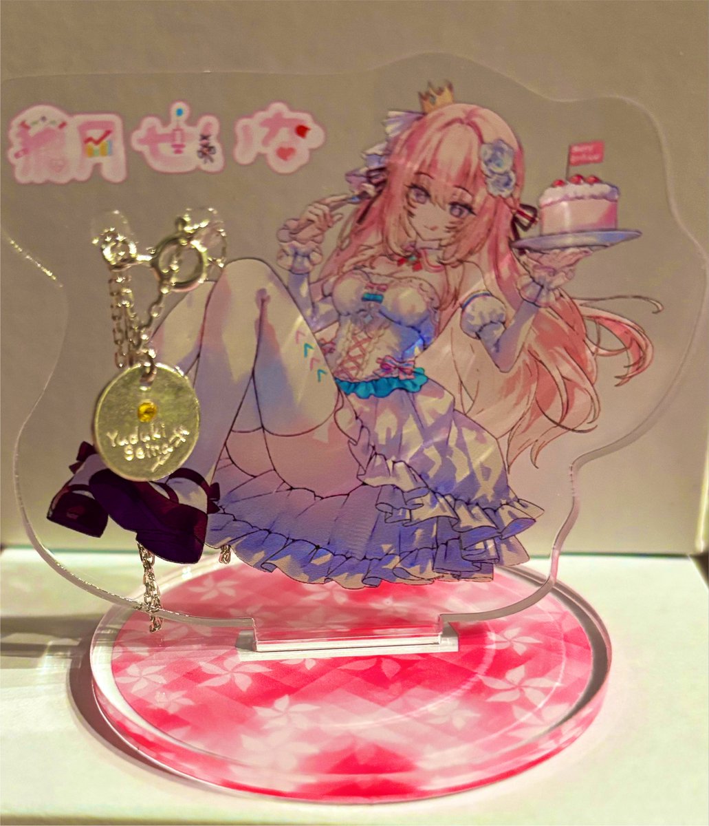 seinaTV's tweet photo. 豪華特典版のアクスタはこんな感じでブレスレットがかけられるよ💕 https://t.co/RE9Bc1W34i