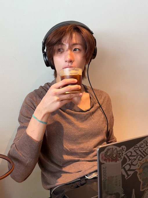summerwherever's tweet photo. ☑️ เทสฟังเพลง
☑️ ชอบไดโนเสาร์
☑️ ชอบกาแฟ
☑️ ชอบเข้าร้านแผ่นเสียง https://t.co/1mBIuWujux
