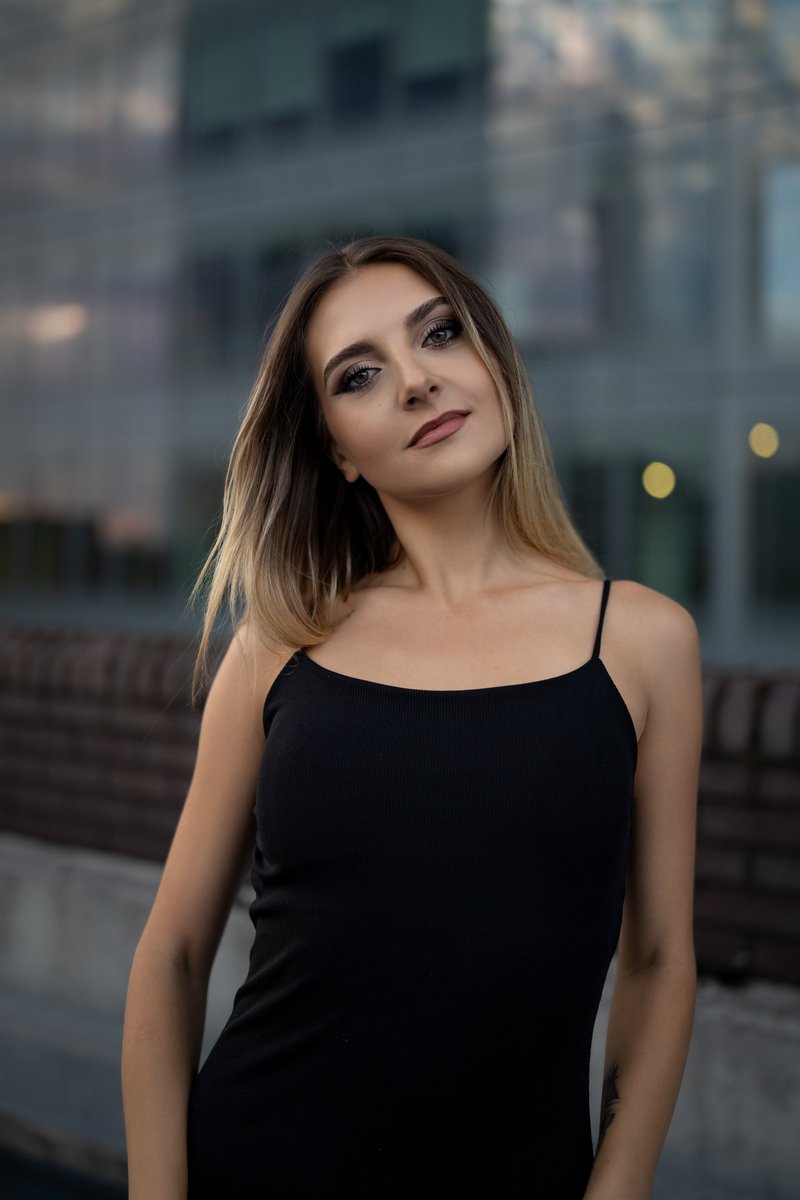 ViltroxOfficial's tweet photo. Portraits shot with AF 35mm F1.2 LAB N FEπ·
It supports an aperture ring that facilitates smooth adjustment with click/de-click switching, enabling flexible adaptation to both photo and video shooting needs.
Credit to jaysoundo
#viltrox #viltrox35mmf12 #Viltrox35LAB #viltroxlab #photography #photographer #camerasetup #cameragear #sony #sonyalpha #sonyphotography #sonycamera #sonya7V #sonya75