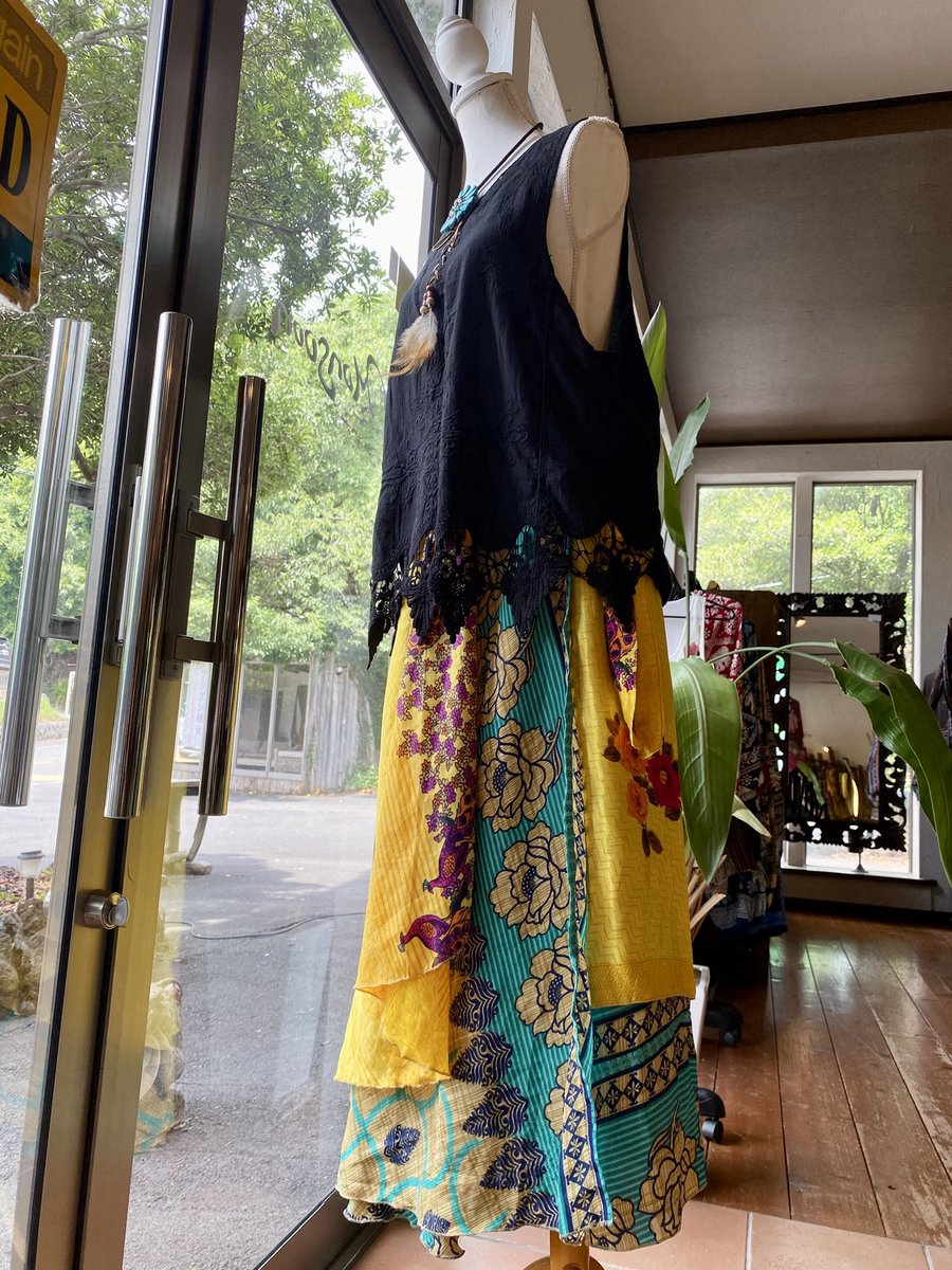 IzuMonsoon's tweet photo. 伊豆のアジアン家具、アジアン雑貨のモンスーンです。箱根��らは伊豆スカイラインで、湯河原、熱海からは国道135号線で、沼津、三島からは伊豆縦貫道で、お気をつけてお越し下さい。#伊豆旅行 #熱海旅行 #伊東観光 #熱海観光 #ファッション #アジアン #エスニック #インドサリー #巻きスカート https://t.co/YQeKEEwt8B