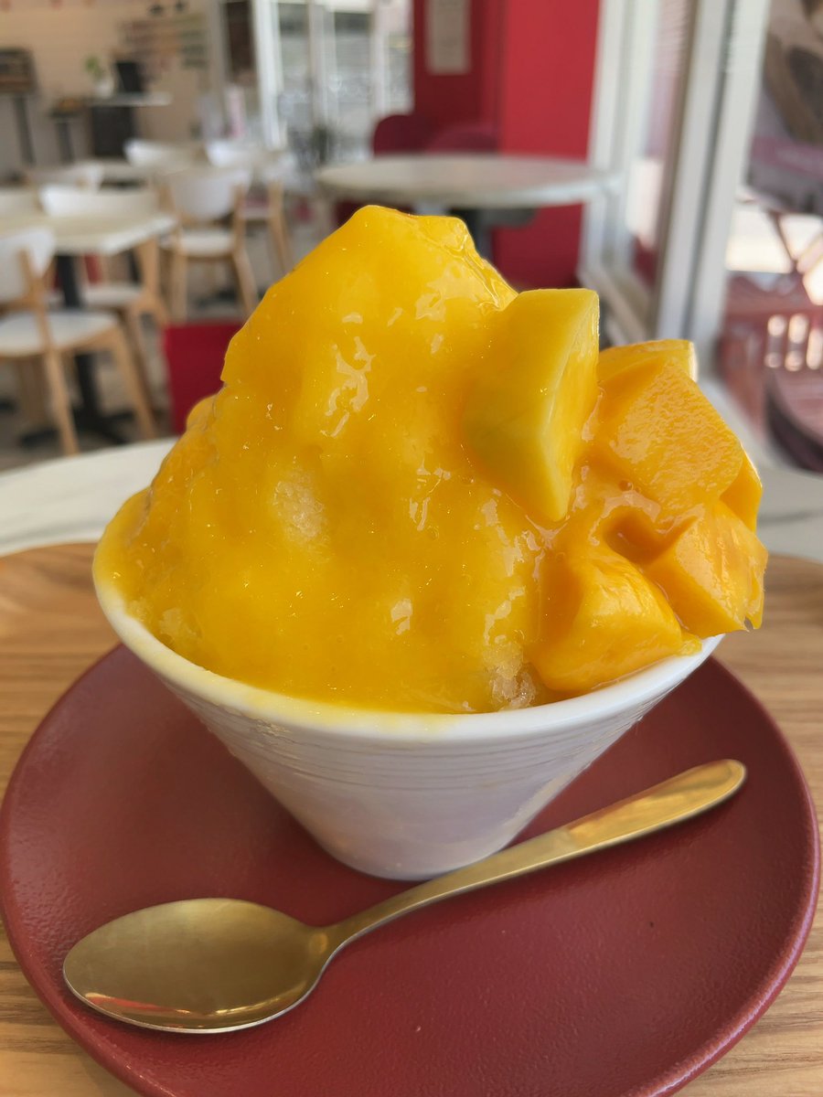 kctate1's tweet photo. 鳥取県倉吉の「餃子の王将」で昼御飯。7月限定麻婆茄子特選セットAにジャストサイズ唐揚げ追加で注文。挽き肉たっぷりの麻婆茄子ウマイ。常設メニュー化希望。隣の「Natural Park Cafe」で食後のデザート。マンゴーかき氷を注文。粒状の氷で食後にちょうど良いサイズ。
#倉吉グルメ https://t.co/IWKYmDbZQ6