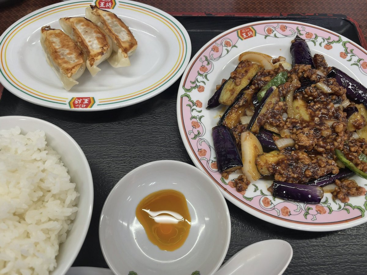 kctate1's tweet photo. 鳥取県倉吉の「餃子の王将」で昼御飯。7月限定麻婆茄子特選セットAにジャストサイズ唐揚げ追加で注文。挽き肉たっぷりの麻婆茄子ウマイ。常設メニュー化希望。隣の「Natural Park Cafe」で食後のデザート。マンゴーかき氷を注文。粒状の氷で食後にちょうど良いサイズ。
#倉吉グルメ https://t.co/IWKYmDbZQ6