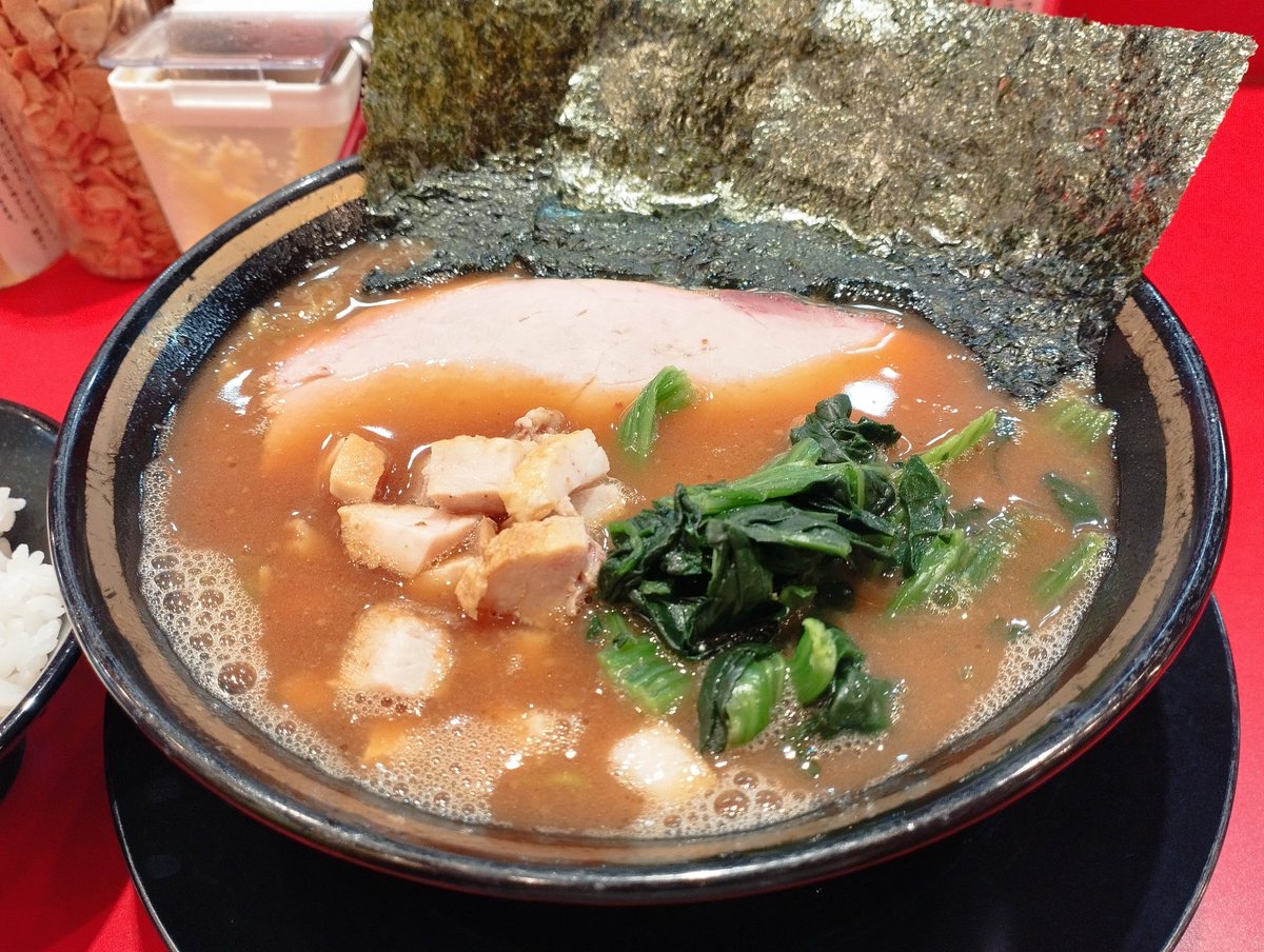 oDenDenv_7_v's tweet photo. 王道家カズ家ラーメン　950円　無料ライス券
無料ライス券はありがたかったけどやはり濃厚すぎる
硬め普通普通にしたんだけどな https://t.co/oz12pBrEdu