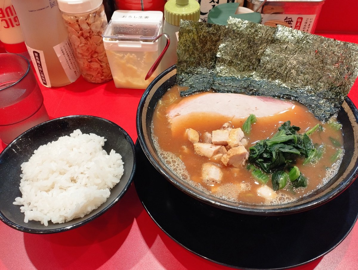 oDenDenv_7_v's tweet photo. 王道家カズ家ラーメン　950円　無料ライス券
無料ライス券はありがたかったけどやはり濃厚すぎる
硬め普通普通にしたんだけどな https://t.co/oz12pBrEdu