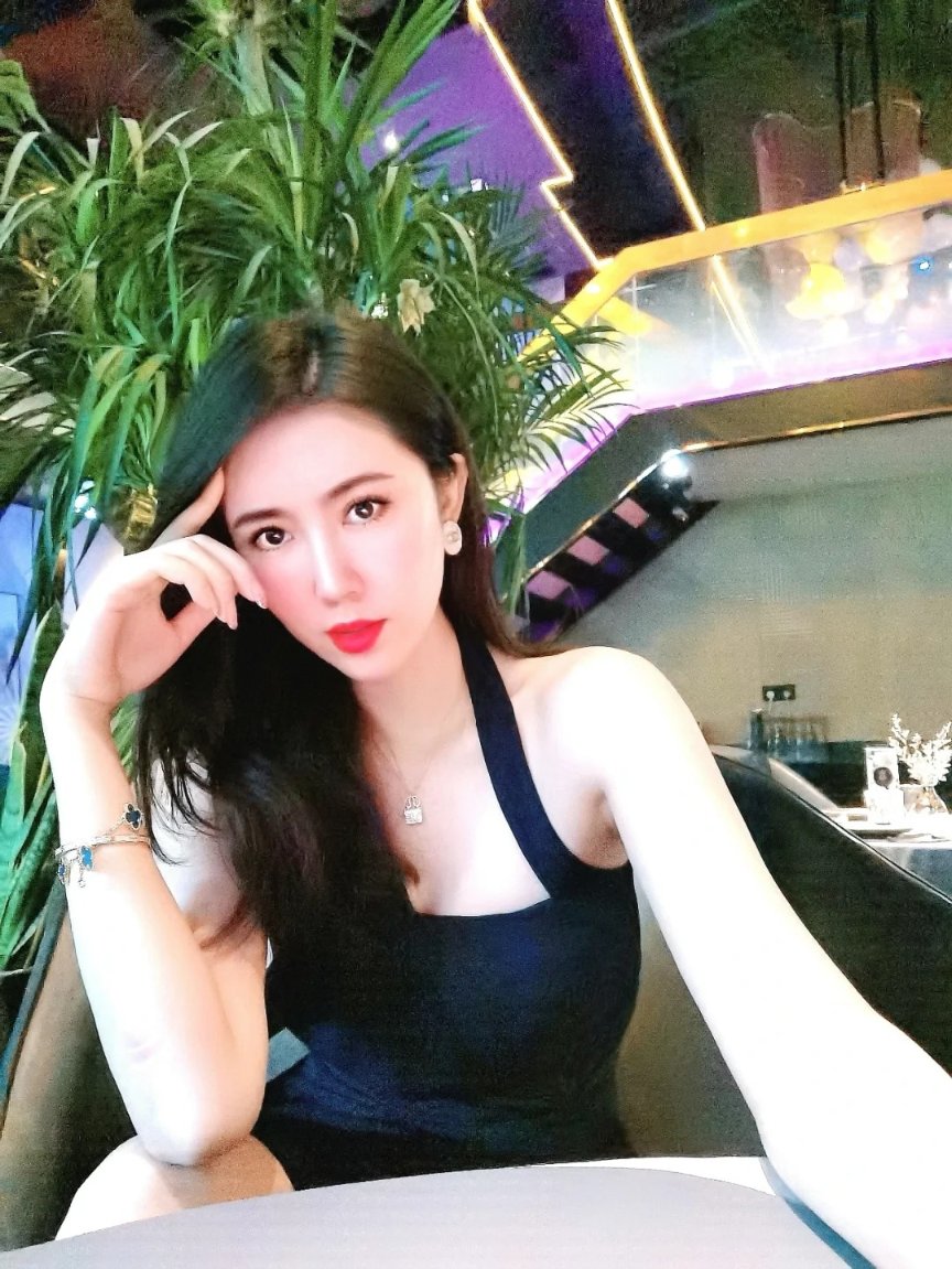 Faye__18's tweet photo. This 36-degree heat is scorching! I really miss those rainy days with their 22-degree temperatures. 🥵☔ https://t.co/zKEQD0qTML