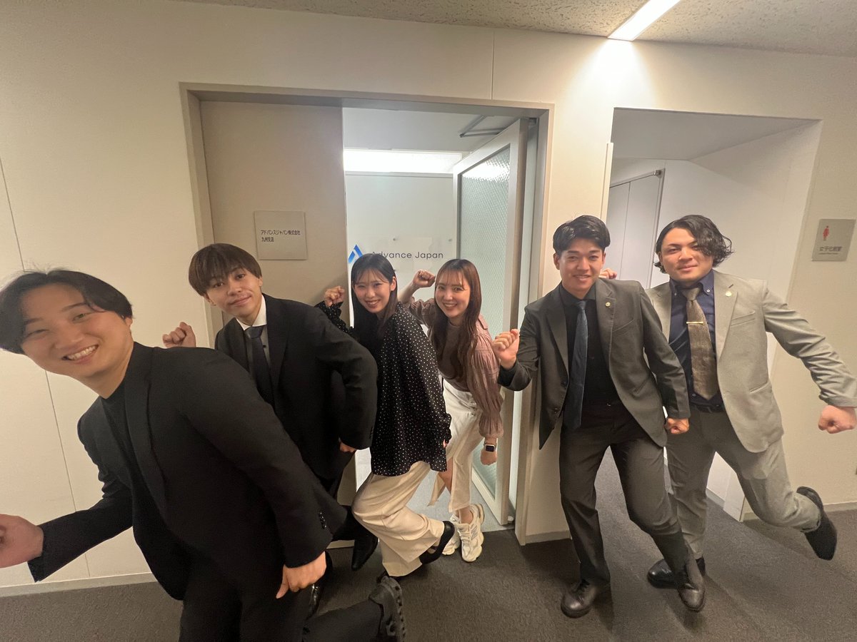 rina_hataraba's tweet photo. ＼アドバンスジャパン株式会社様の福岡支店に行ってみた！／

「オフィスは採用のためにある。」

福岡進出の背景や、採用を軸にしたオフィス選び、急成長を支える組織づくりなど、拡���を続ける企業のリアルが詰まったインタビューです！

ぜひリプ欄からインタビュー記事をご覧ください👇 https://t.co/fuwGvSI5iy