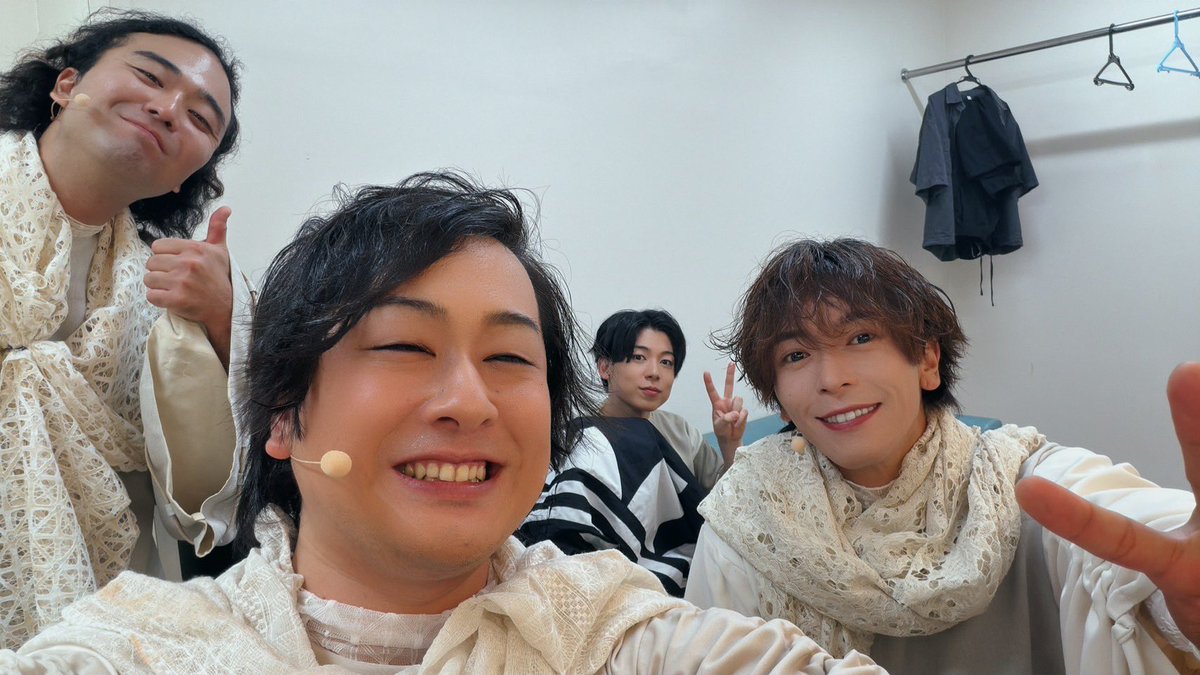 masa0927masa's tweet photo. マサです！！
本日からいよいよ本番！！
とても良い天気でドキドキで楽しみです！
劇団ひまわり一丸となって作って来ました！！

それにしても暑いので熱中症にだけはお気をつけてください！！
東池袋駅から来ると地下通路で日陰のままサンシャイン劇場まで行けますよ！！

暑過ぎ！お待ちしてます！！ https://t.co/T1Rhy28JUf