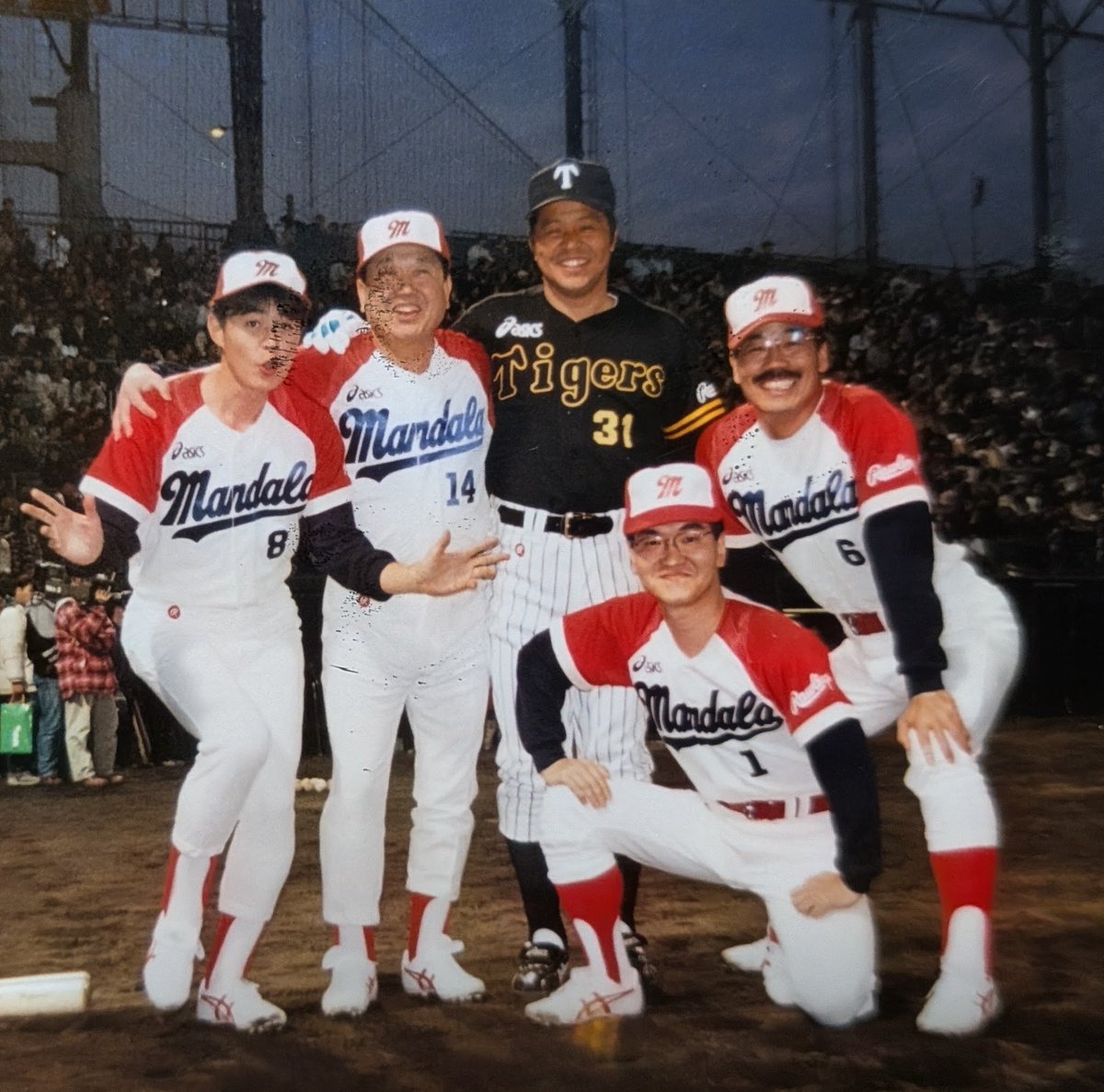 HgZ6F9iFfu06Xw2's tweet photo. 先日 坂東英二さんが…お亡くなりになりましたね…もう初七日も過ぎて… 早いなぁ. 亡くなられた時は.ちょっとアップができなかったんですが🥲 懐かしい写真が沢山有りまして. 人間 マンダラのチームと阪神タイガース OB のチームが  対戦 ⚾ワイワイガヤガヤ楽しかったなぁ〜、ゴルフもよく一緒に行きました🏌️ いや〜楽しくて、 バイタリティの塊で才能が豊かで.もう誰も抜けない高校野球の記録も持ってはるし 凄い人でした…

遅ればせながら

…御冥福をお祈り申し上げます…