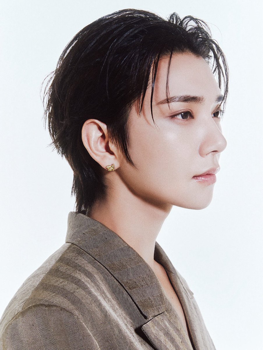 hjszones's tweet photo. JOSHUA wearing #BeedeChaumet for Numero Tokyo September Issue #조슈아 https://t.co/7OJNVq5ff1