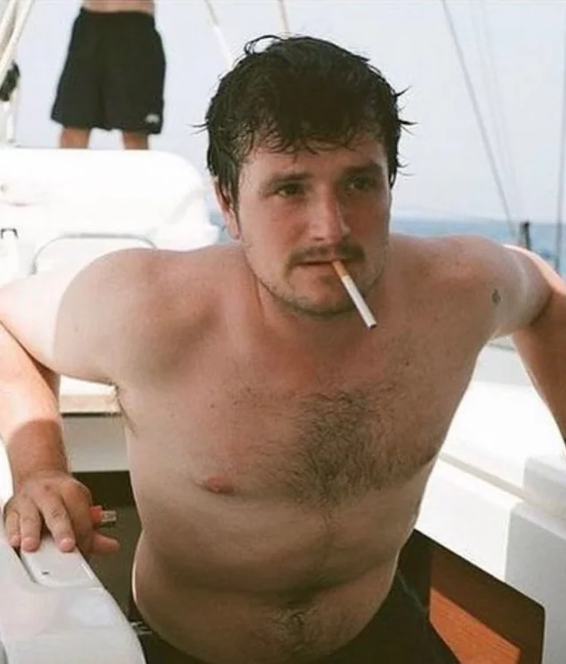 boneroclock's tweet photo. Josh Hutcherson leaked https://t.co/tNegBpD9sy