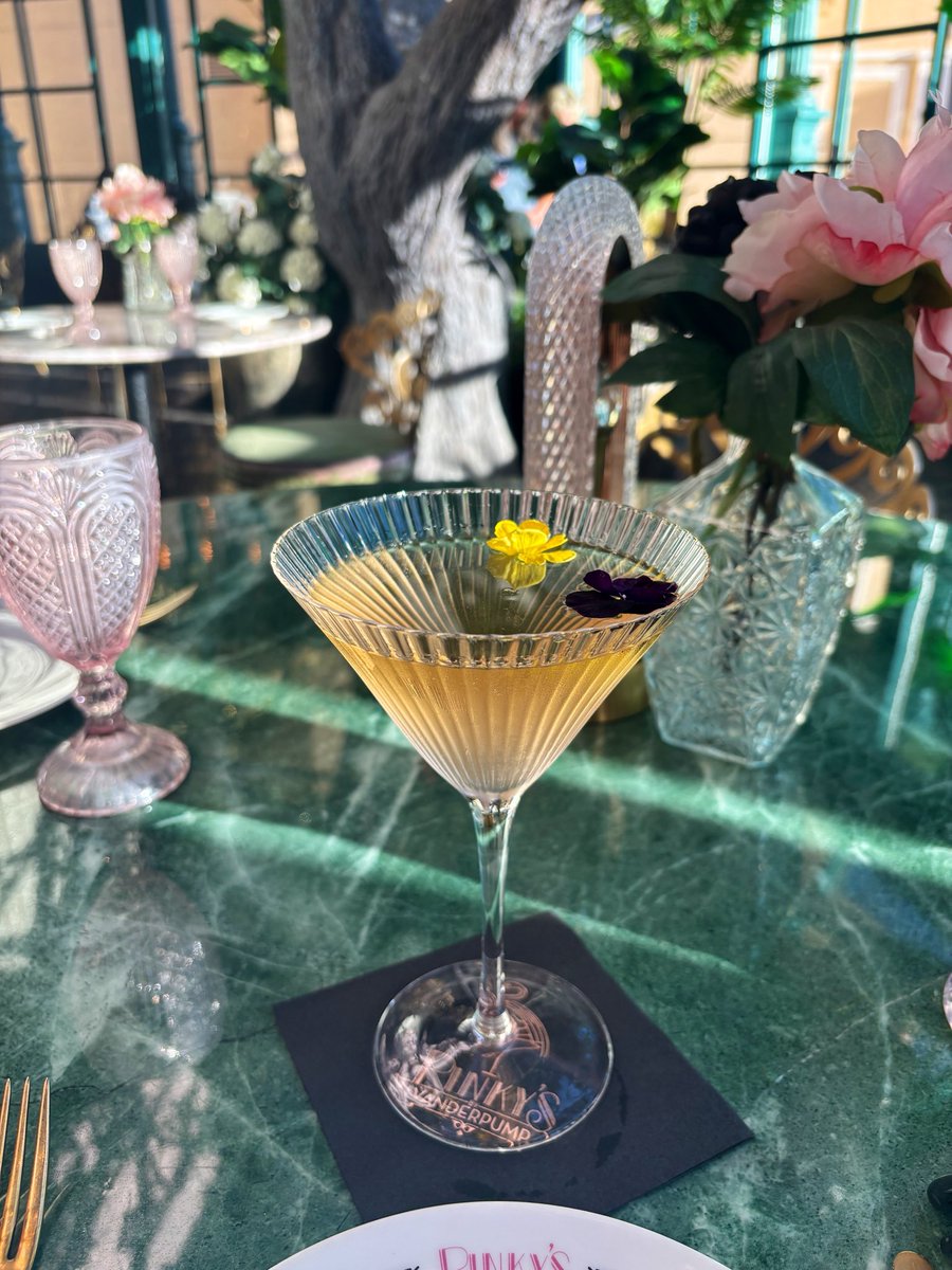 thisishowivegas's tweet photo. Dinner at the Vanderpump was delicious, I highly recommend for an amazing cocktail and a ridiculously good truffle mac ππ½
#vegas #lasvegas #vegasvisiting #thisishowivegas #vegasstrip #happyhour #vanderpump https://t.co/KMnPTRKkuD