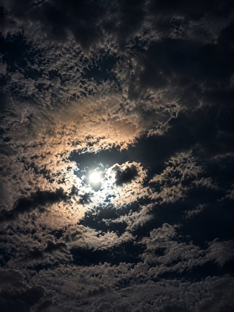 Mramirez2501's tweet photo. un cuore nel mezzo del cielo 🫶🏻 https://t.co/GC9loBtm6x