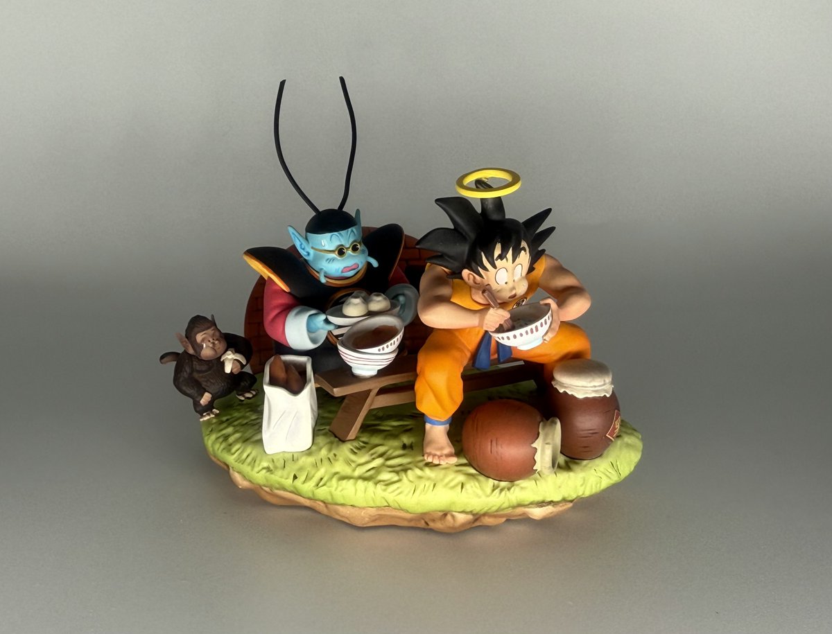 niwasanDB's tweet photo. ①③⓪⑤ドラゴンボールSENZUBEAN-Studio
あの世でも食事
相場なし

半年間食ってない悟空は死んでもナゼか食欲がある。
これから弟子入りする師匠にご馳走してもらう。
味はイマイチだが腹はふくれたと喜ぶ悟空。
全く尊敬してない！
これ現代の子もやる！！
鳥山先生のギャグが今や社会問題👀 https://t.co/ZWBjtN5cJG