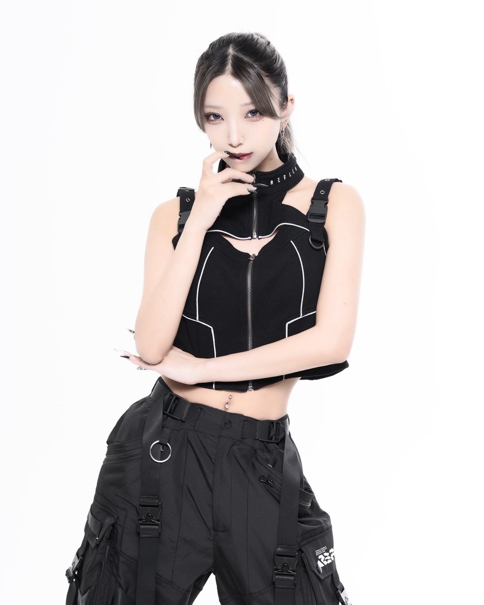 REFLEMINDUSTRY's tweet photo. REFLEM INDUSTRY

UNIT_006
CORE UNIT TOP

身体のコアユニットをイメージした、ハイネックトップス。
ミニマルな構造と立体的なカッティングにより、レイヤードスタイルの基盤となるデザインを表現。

¥9,790

DEPLOYMENT // 2026.08.01 https://t.co/vdBlfAP8ID