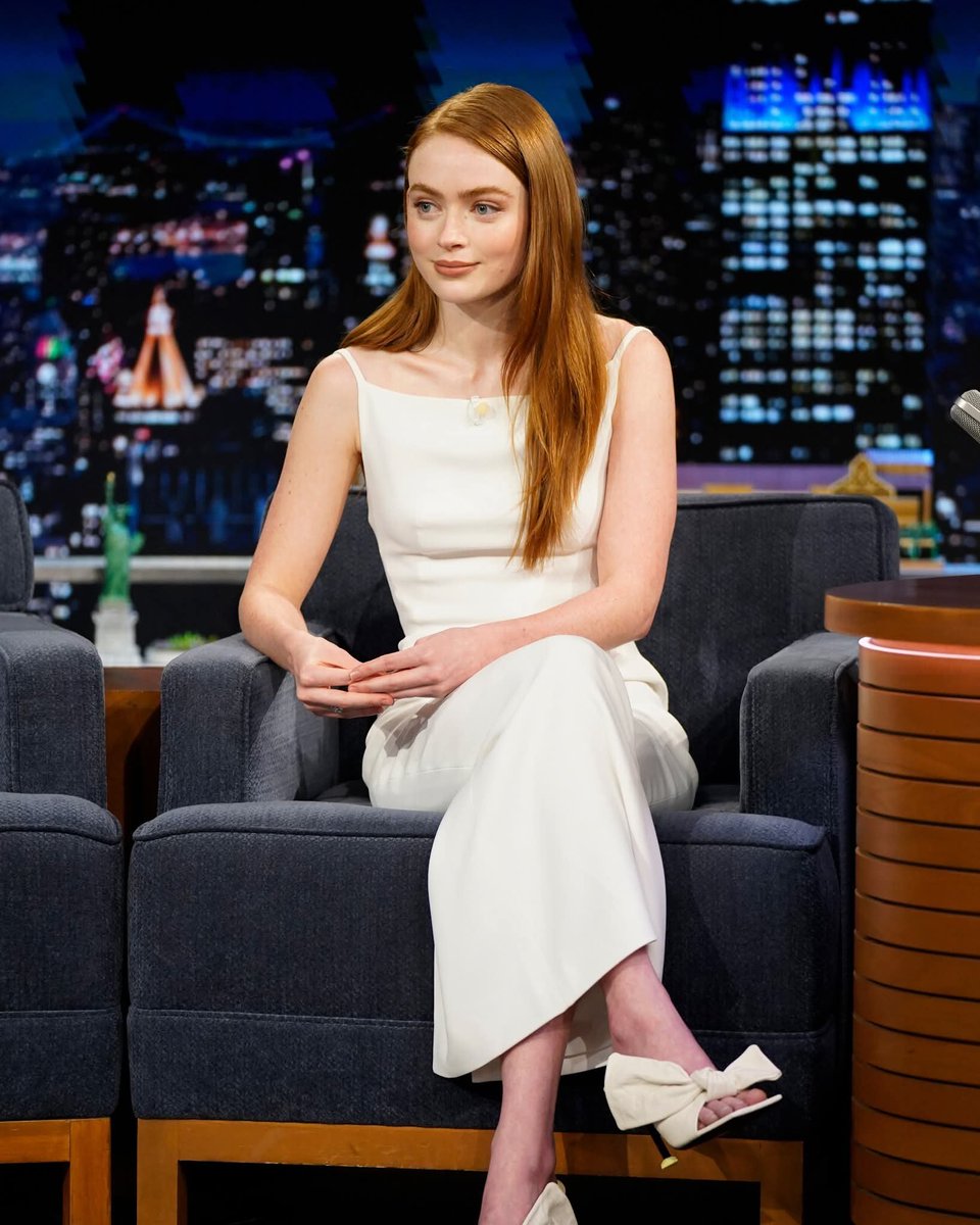 sinksources's tweet photo. Sadie Sink on late tonight show with Jimmy Fallon's show last night 🤍 https://t.co/yHJ73bAnRI