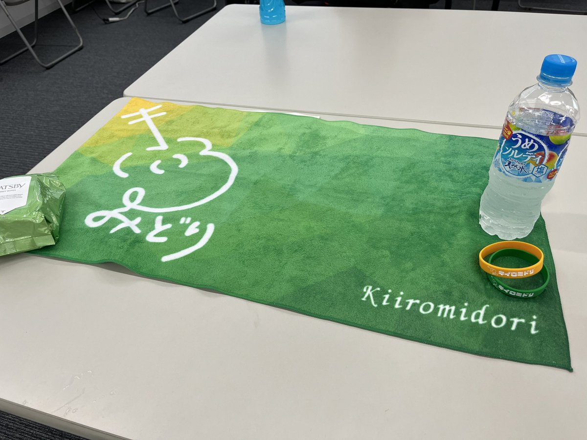 aiboshield_21's tweet photo. 友達のライブ行ってきました！
足骨折してるのに爽やかに歌っててかっこよかった〜！
#きいろみどり
#下北��� #ライブホリック https://t.co/O0dpc2sLB1
