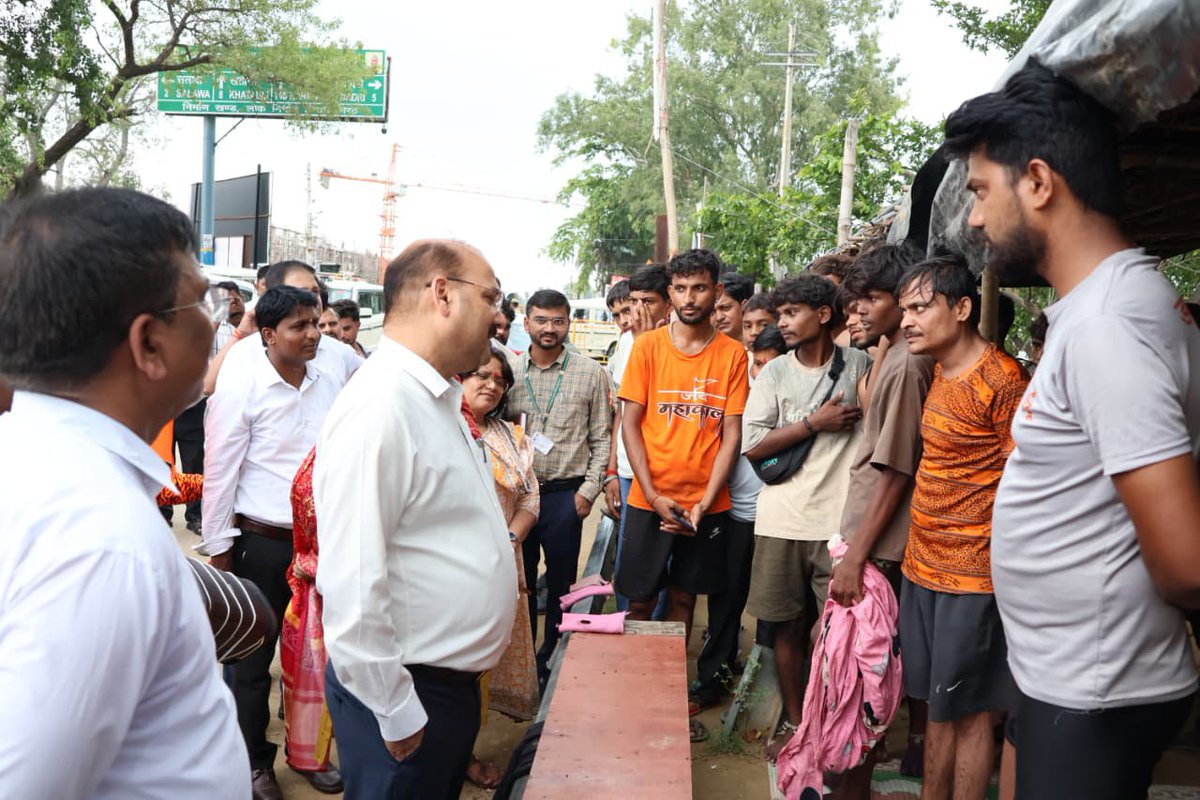 DmMeerut's tweet photo. गंगनहर पटरी कांवड मार्ग का स्थलीय निरीक्षण किया गया व संबंधित अधिकारियो को आवश्यक दिशा-निर्देश दिये गये।
@CMOfficeUP @ChiefSecyUP @InfoDeptUP @UPGovt https://t.co/l6M0HY4leK