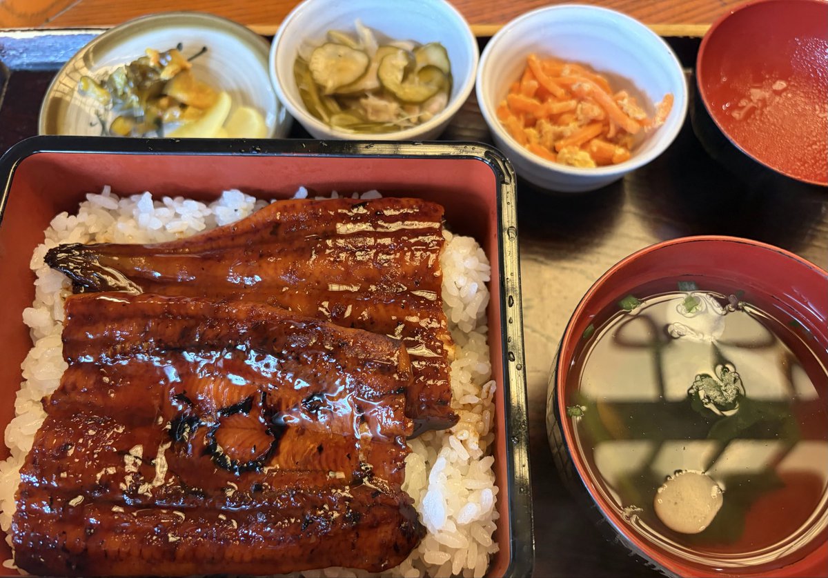dailclub's tweet photo. お昼ごはん

久しぶりの〜
うな重
いただきます🤪 https://t.co/4y4IGWDnbv