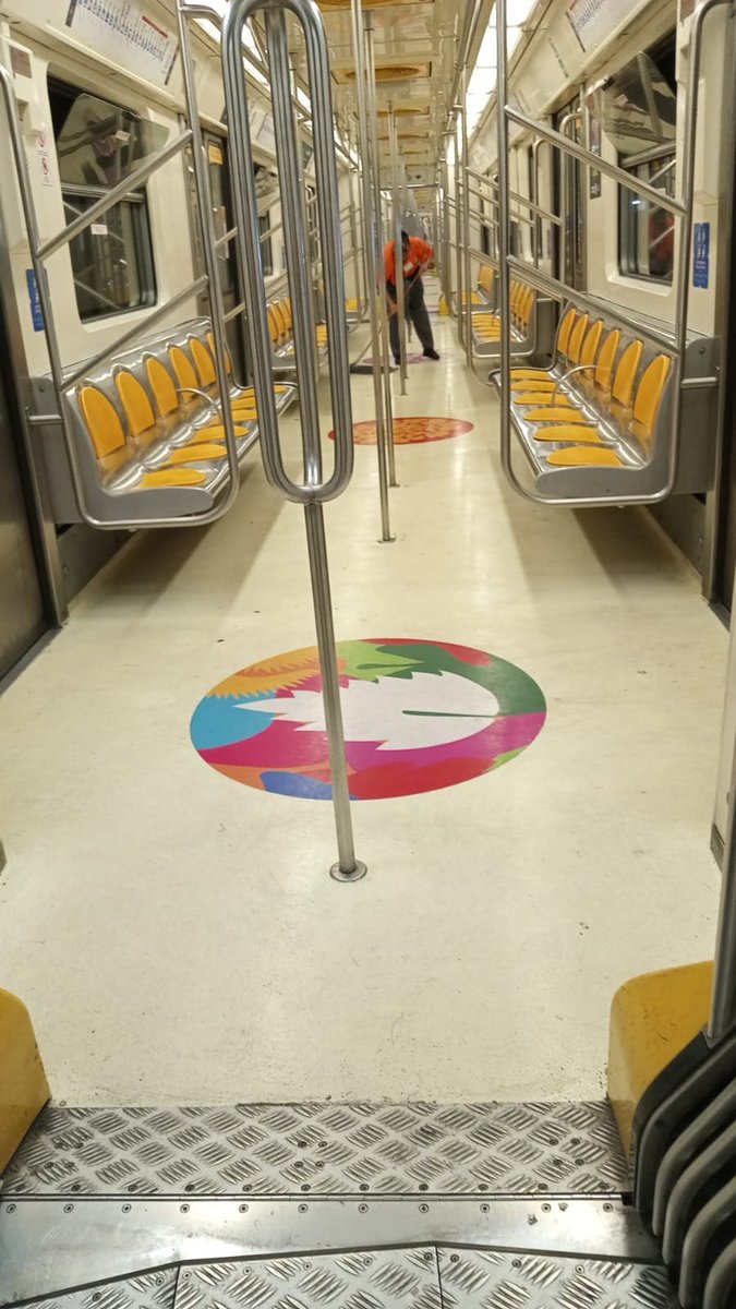 MetroCDMX's tweet photo. @Tontaniaa En seguimiento a tu reporte, personal de limpieza realizó aseo en el tren de la Línea 2. Gracias por el mensaje. https://t.co/IAX1YSS7Tz