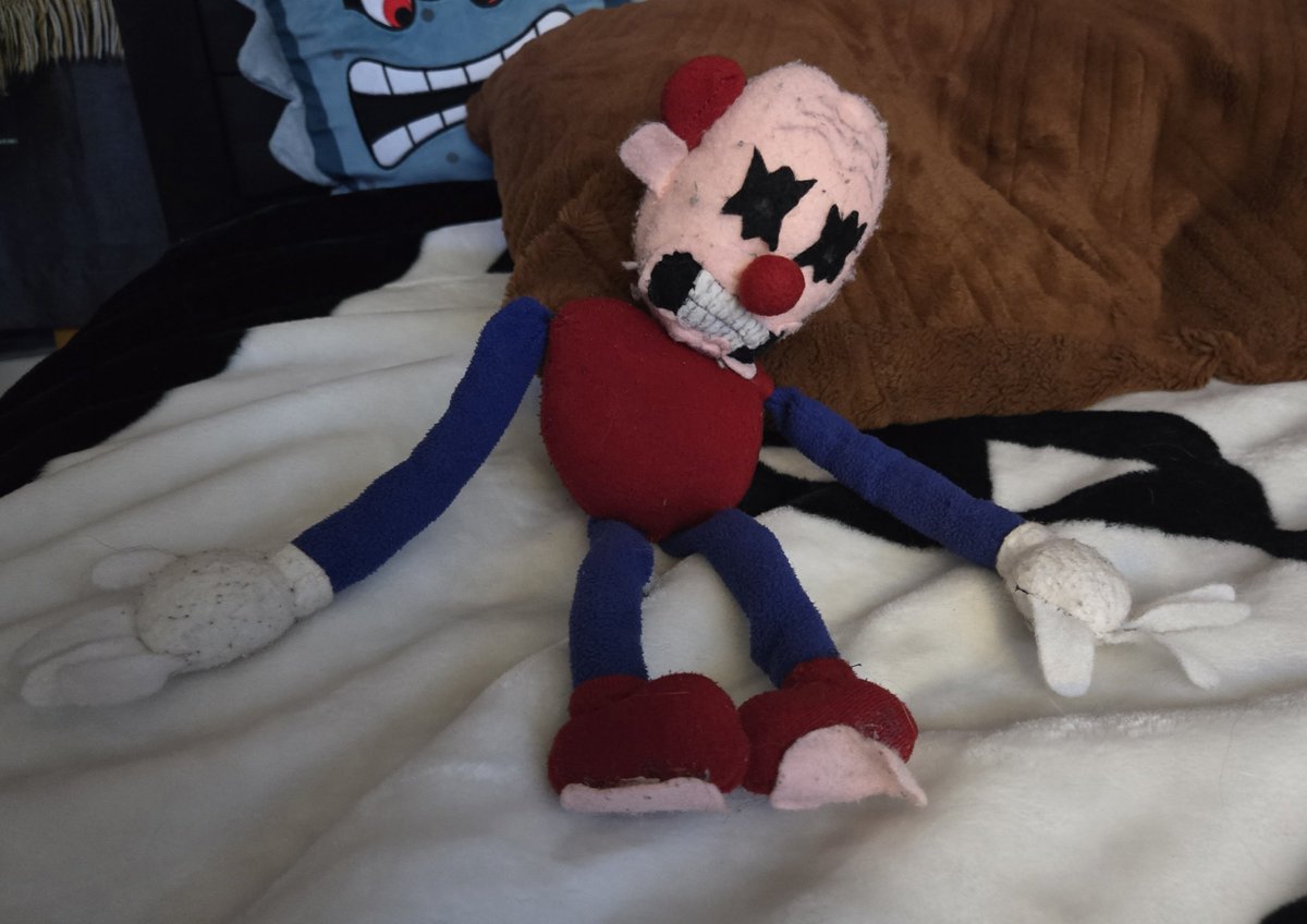 Willow_Saur's tweet photo. Found my old custom Grunkfuss plush from awhile ago.
Dude's been through a lot 😭
#onenightatflumptys #onaf #fnaf https://t.co/dE4eaYlfxT
