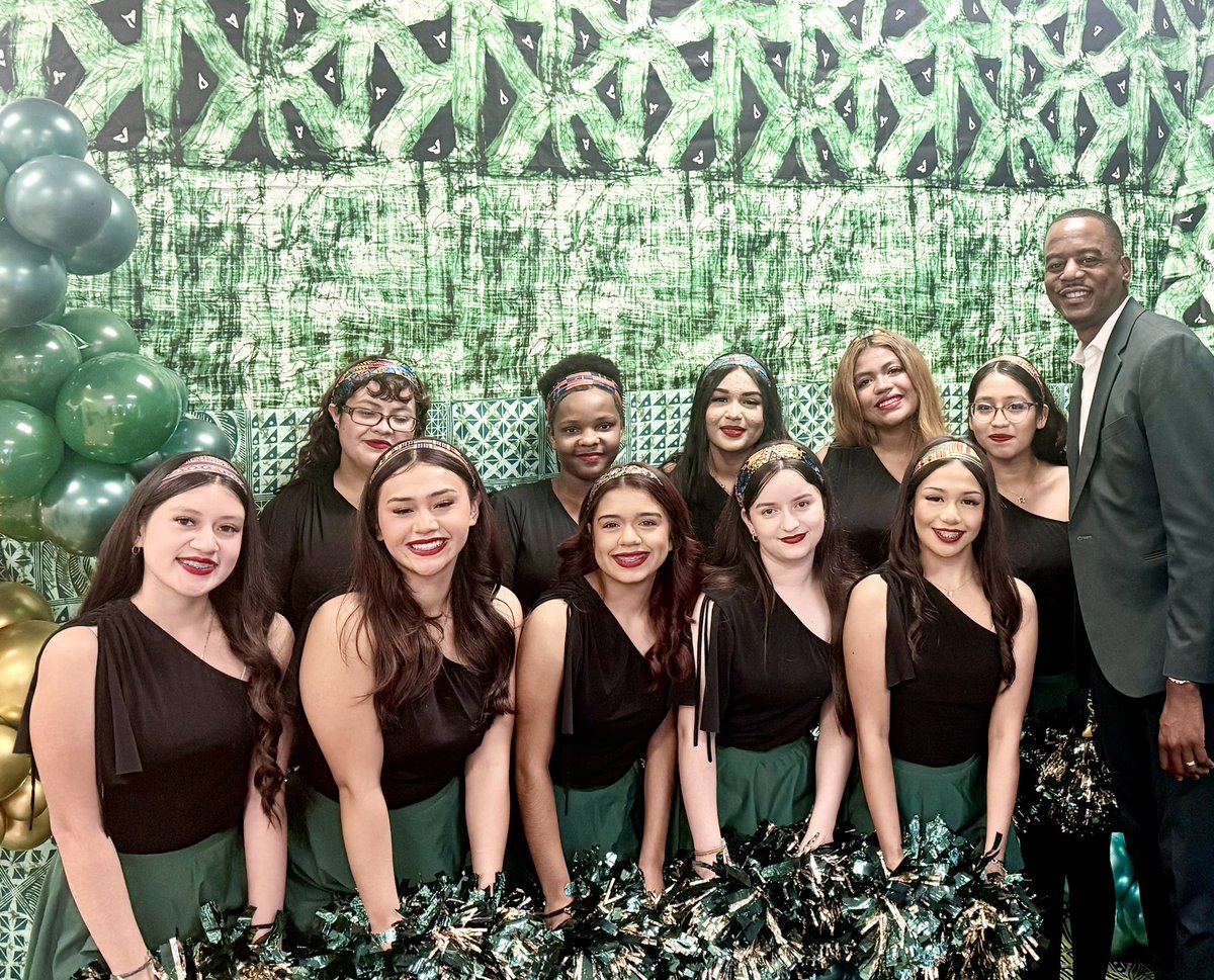 DrDCEdwards's tweet photo. What a way to kick off the year! I was truly surprised by a heartfelt “Welcome to Sharpstown” celebration from our students and staff. Their excitement and belief in our shared vision has me even more excited for what’s ahead. Let’s make it an incredible year! 💚💛 #BeSharp https://t.co/f8pDidXYom