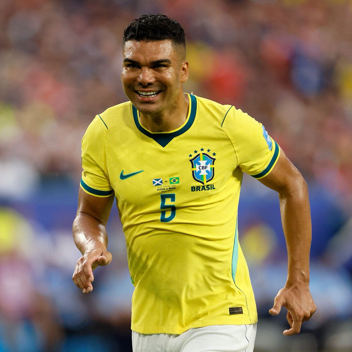 TouchlineX's tweet photo. 🚨 𝗡𝗘𝗪: Casemiro on having the opportunity to play along Lionel Messi: "I want to help him keep winning because he's the god of football." https://t.co/pvqNkQ5AWb