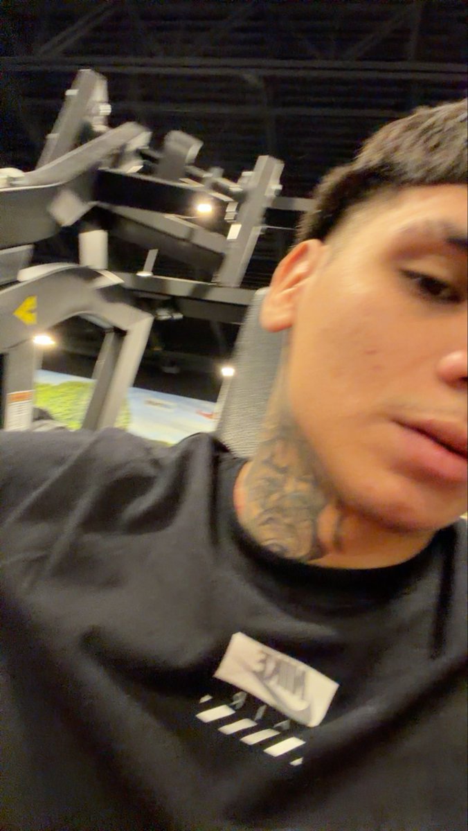 AngellCutzz's tweet photo. Gym be having me tired god dammit https://t.co/AQjBDtKUXd