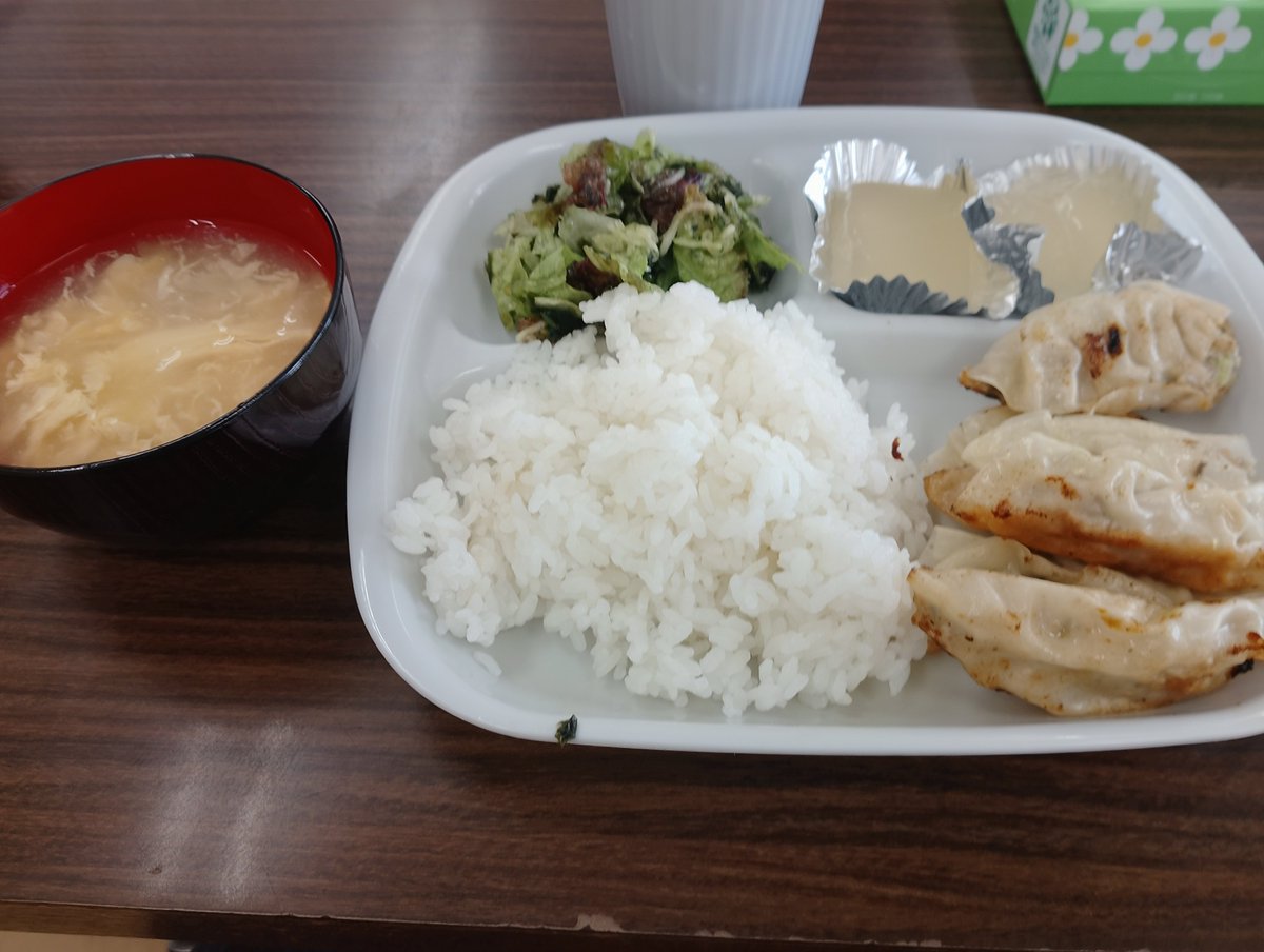 YuUKa20_ee's tweet photo. 副業の昼飯なう https://t.co/8mPkI5kEwG