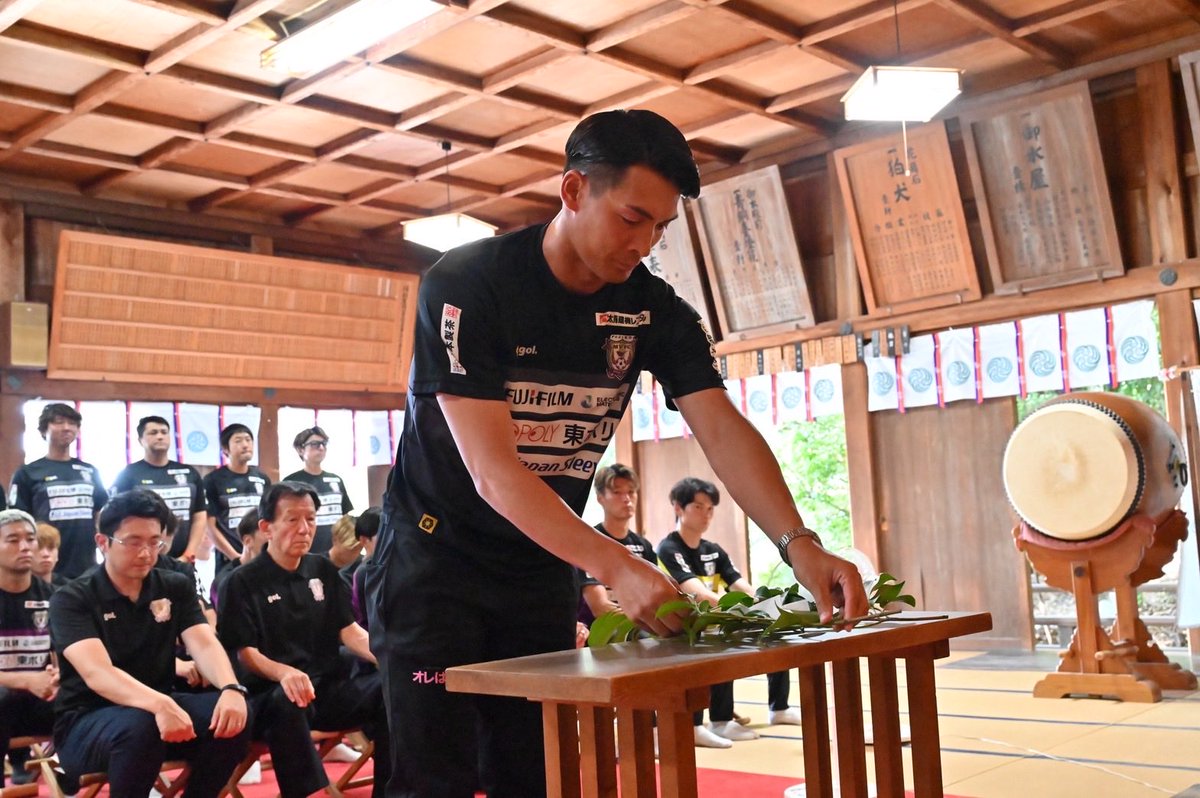fujiedamyfc_pr's tweet photo. ⛩️ 2026/27明治安田J2リーグ 必勝祈願を
#藤枝市 の #飽波神社 にて行いました！

多くの勝利を重ねていきましょう🔥

#藤枝MYFC
#一体感プラス1 https://t.co/nGmr9AmAua