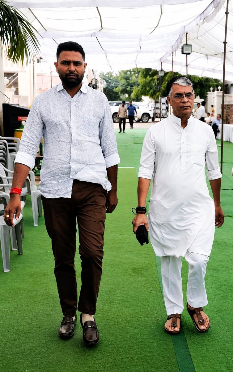 R_jadusangat's tweet photo. राज्यसभा सांसद, अखिल भारतीय कांग्रेस कमेटी के मीडिया एवं प्रचार विभाग के अध्यक्ष एवं कांग्रेस वर्किंग कमेटी के सदस्य श्री पवन खेड़ा जी को जन्मदिन की हार्दिक शुभकामनाएं।

#_राहुल_जादुसंगत
पूर्व अध्यक्ष युवा कांग्रेस,बीकानेर

@Pawankhera https://t.co/5ID8l7iet3