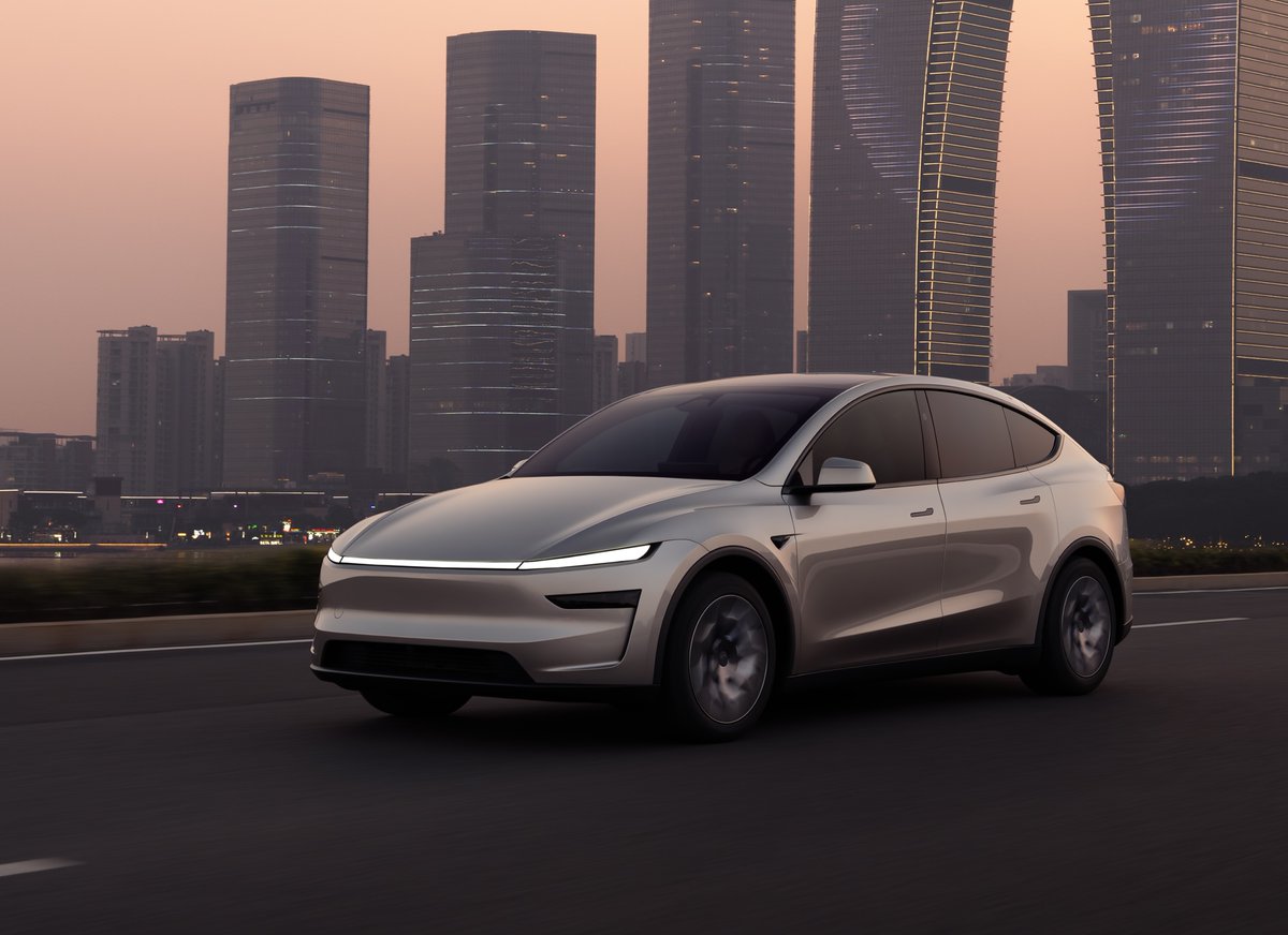 SawyerMerritt's tweet photo. Tesla says the Launch Series Model Y L is almost sold out in the U.S., so if you want one, order soon.

Launch Series comes with:
• 1 year of FSD (Supervised), 1 year of Supercharging, 1 year of Premium Connectivity, plus your choice of any exterior paint color, interior color, and wheel option at no additional cost.
• Other exclusives: Badging, floor mats, puddle lights, suede dash inserts and sill plates.