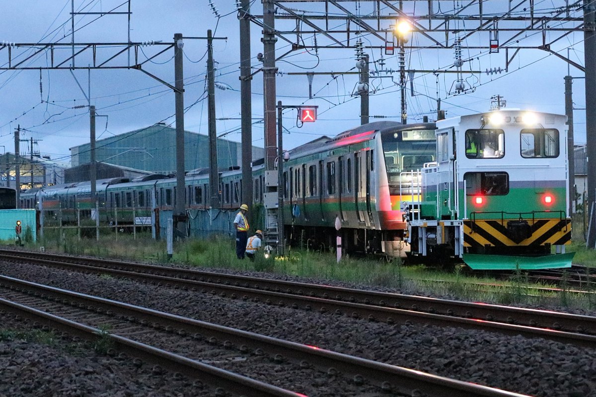 mvUxxb96sFfHQK3's tweet photo. 千葉地区への転用や2両のグリーン車の用途廃止等その去就が注目されているE233系U629編成が秋田総合車両ベースに入場しました。小山車両ベースからの長旅お疲れ様でした。
#E233系 https://t.co/39n9qDaqS4