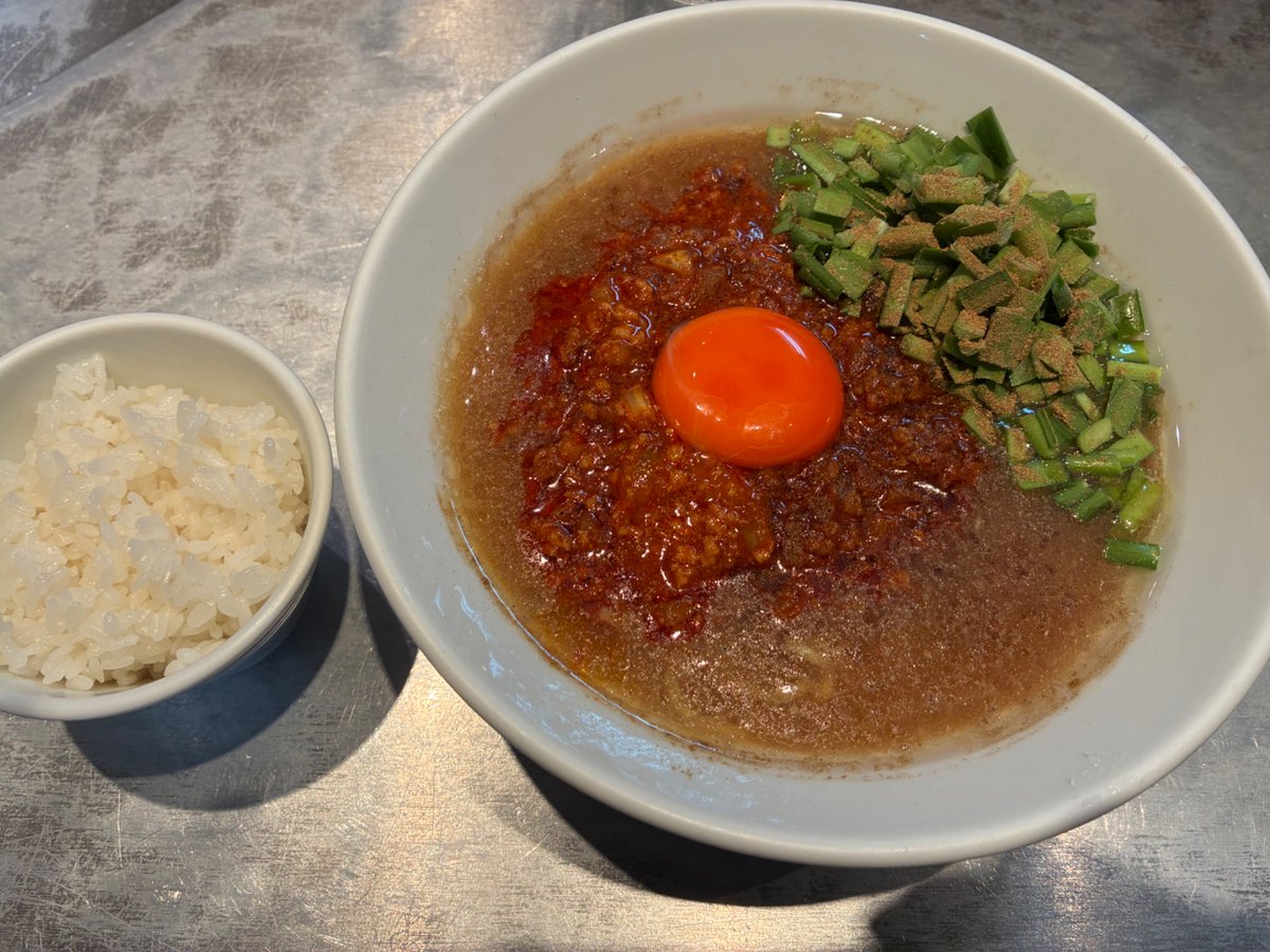 sub_yan_'s tweet photo. 今日の昼飯は台湾ラーメン🤤
ここの台湾ラーメンほんと好き🤩
今日はどうしても辛いの食べたくて七味とかラー油でカスタマイズしたけどベースが美味しすぎるから、変な味にならずにしっかりとそのまま美味しくなった👀
サブ垢でもよろしくお願いします🙇‍♂️

#麺やまらぁ
#台湾ラーメン
#1日限定10食 https://t.co/UCG9AMrUmG