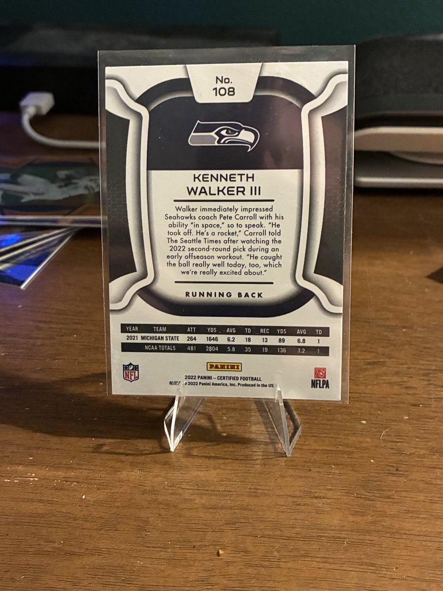 BigKatCard's tweet photo. 2022 Panini Certified - Rookies Kenneth Walker III #108 Mirror Bronze /275 (RC)

$12 https://t.co/raKAdQ9USu