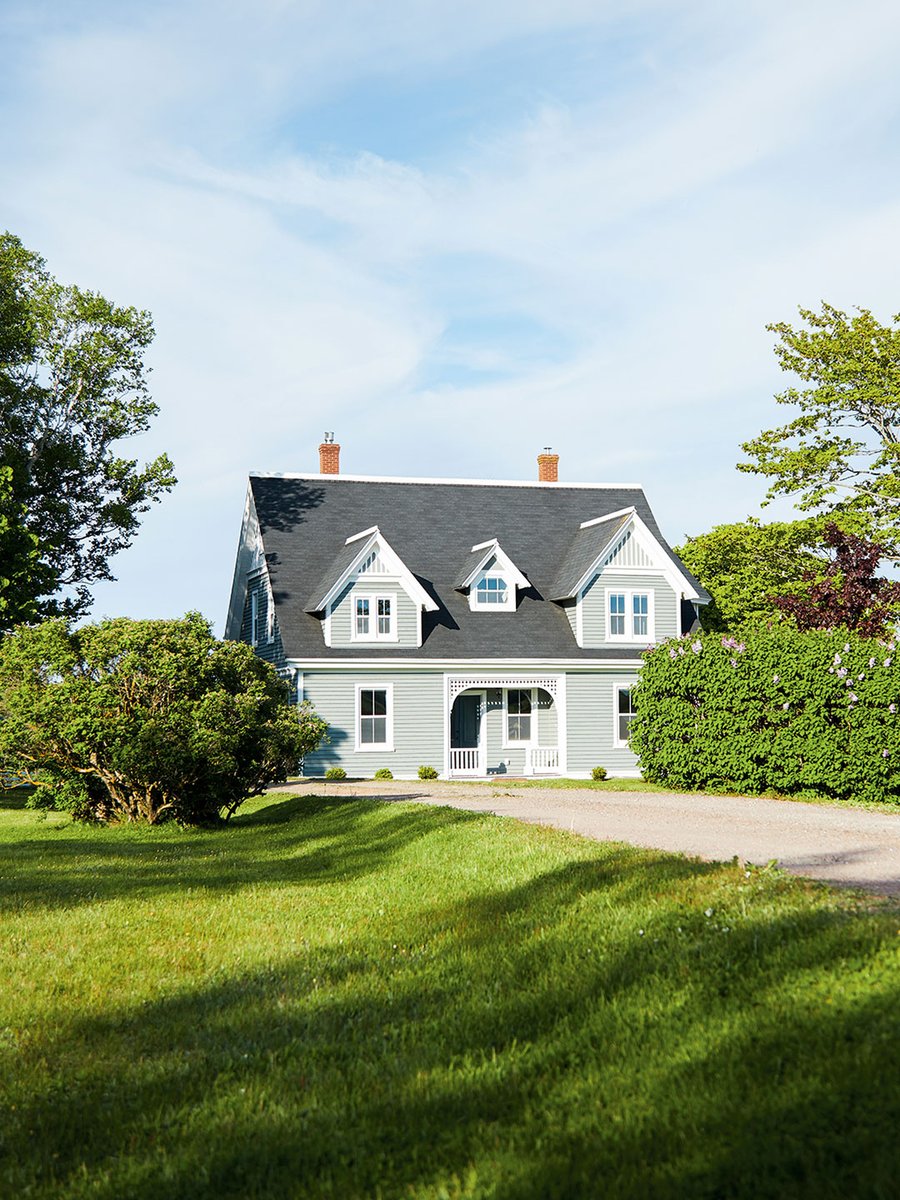 MaisonetDemeure's tweet photo. Les Maritimes ont ce je-ne-sais-quoi qui donne envie de ralentir. Des maisons centenaires pleines de cachet aux refuges contemporains en bord de mer, ces 11 demeures capturent tout le charme de la côte Est canadienne. Découvrez nos coups de coeur. https://t.co/9J3nO5uDM0 https://t.co/vFaavll7qQ