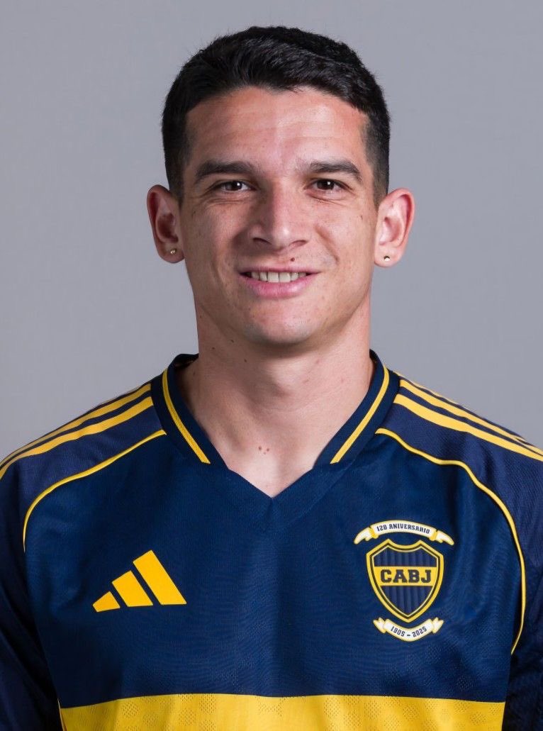 KMainoo2637's tweet photo. Parrafo aparte para Blanco, el jugador mas regular en boca este año por diferencia. Hoy mete un penal pesadisimo y fue el mejor de la serie. Aca lo putean xq tiene un tatuaje de central… https://t.co/41r1dumWjY