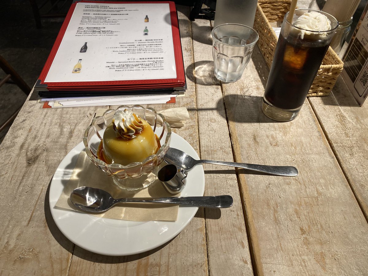 donciman's tweet photo. ワンダーパーラー開くまで
違う喫茶店で寛ごうかと寄ったら
ヴィーガンカフェやったでござる
これらも牛乳使ってないっぽい
てか、肉じゃ無けりゃいいんやっけ？ https://t.co/MkExH4ucph
