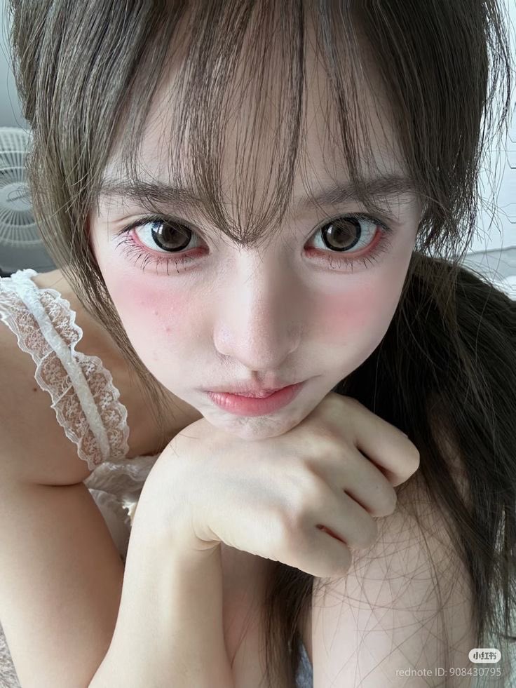 kimokimokimo00's tweet photo. 睫毛の主張を抑えたアイメイクも雰囲気が出てかわいいのよ。トロンってした優しい目元で可憐で清楚な女の子演出できる https://t.co/CAr0FjJzdM