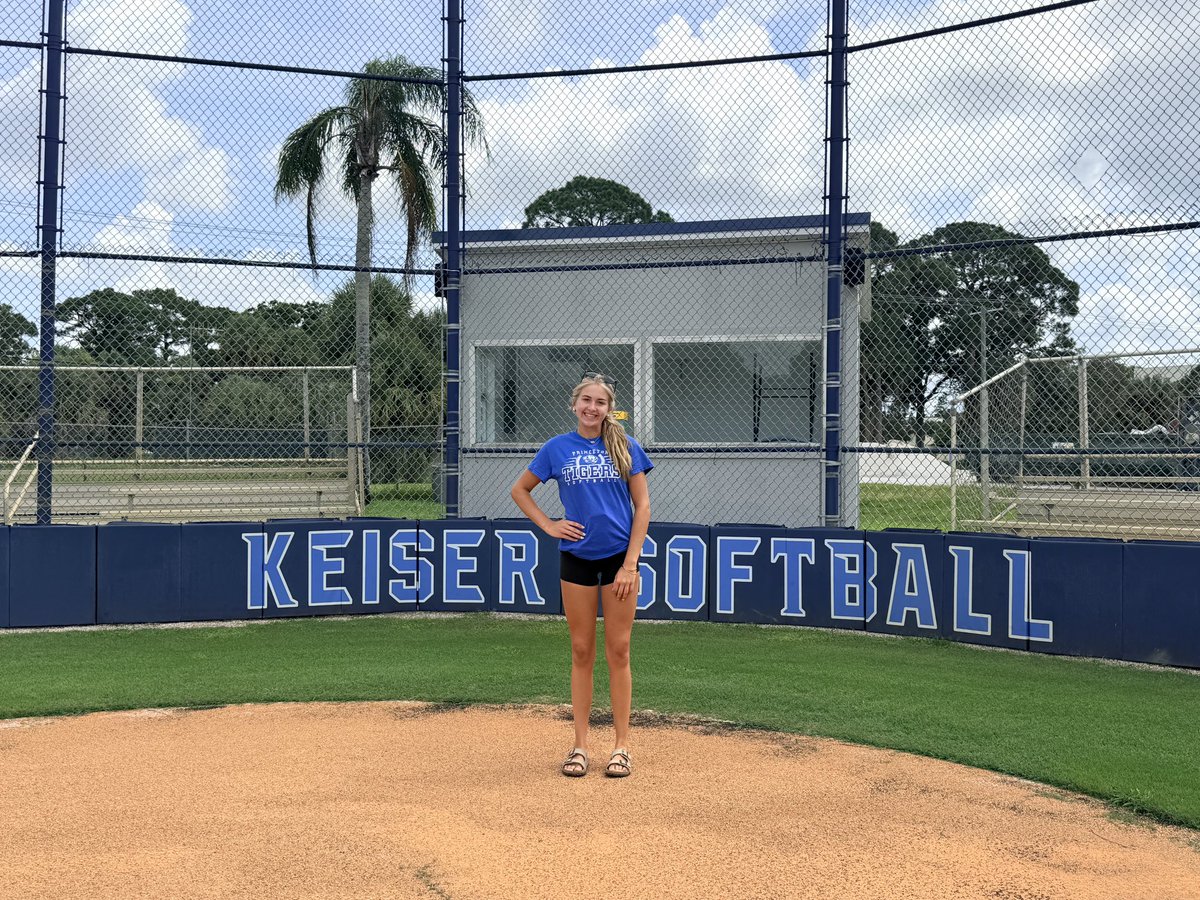 KiyrraM's tweet photo. It’s been a day! Started off with my first college visits to @Keiser_Softball @LynnUniversity @FAUSoftball topped the evening off with some Senior photos ! Looking forward to meeting coaches tomorrow at the @SoFloSelectSB camp and getting the opportunity to play some ball. What an experience it has been already! #uncommited2027 #catcher2027 #classof2027