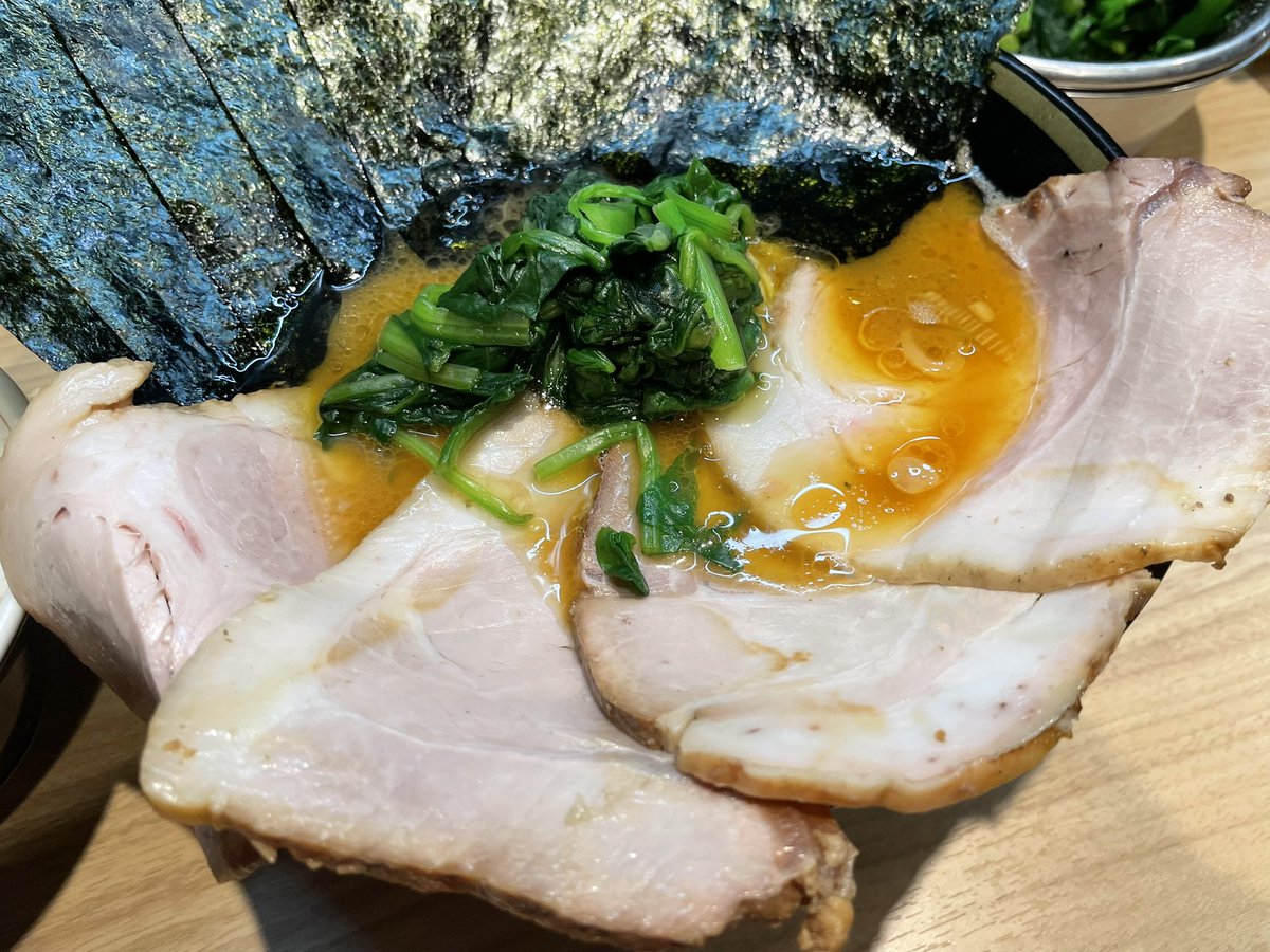 iekei_map's tweet photo. 皆様、お疲れさまです🍜
今日はどんな家系を召し上がりますか？🍜

先日の末廣家さん、美味しかったなぁ…。

今日も皆様が最高の一杯に出逢えますように！

【アプリ】

https://t.co/B7MqCJgQHy

【ウェブ版】
https://t.co/E0Ro7SreUu

#末廣家
#家系ラーメンmap 
#家系
#吉村家
#直系 https://t.co/Sae62aPv1Q