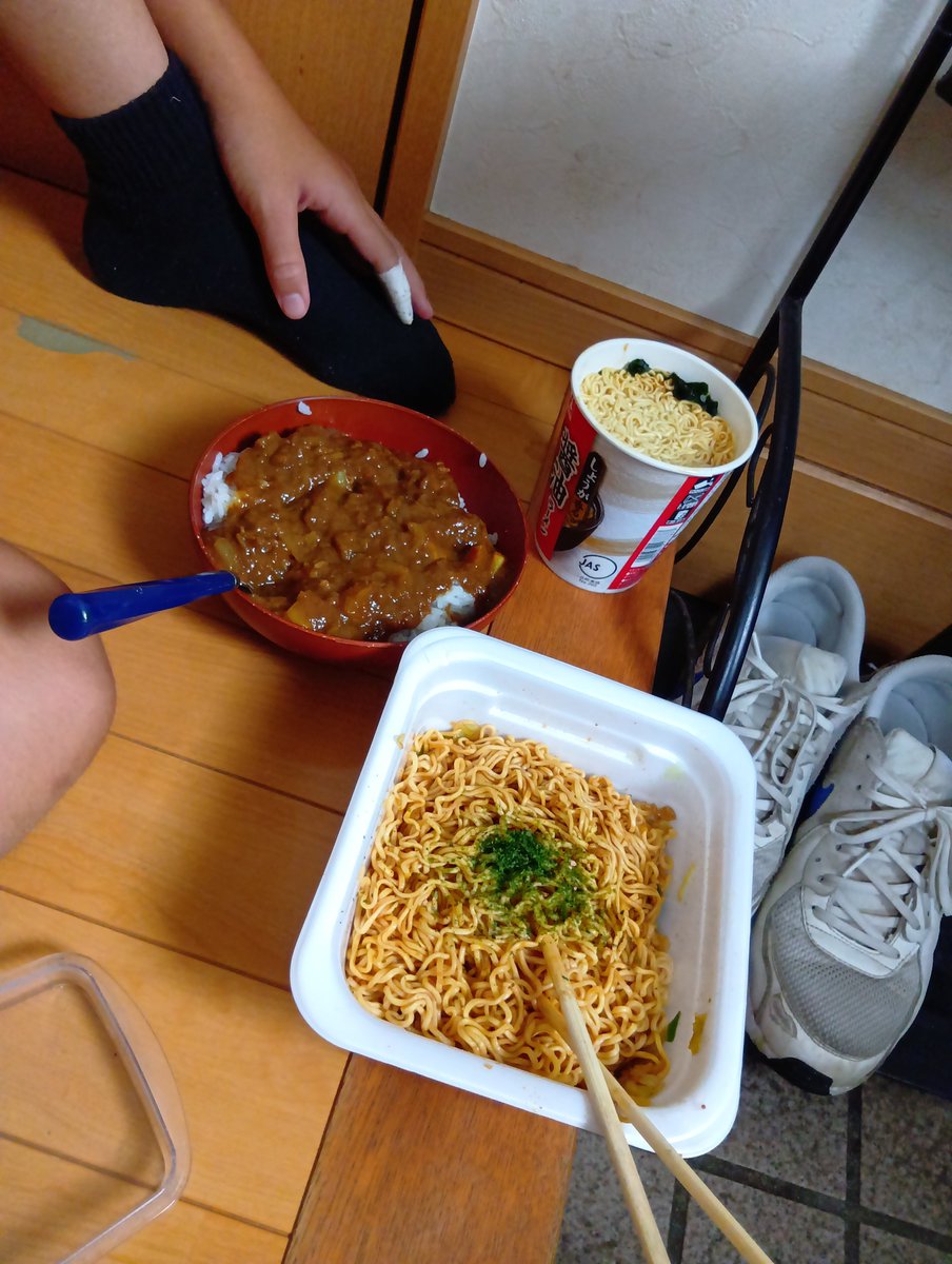 Axis_Turbo's tweet photo. とりあえず友達と不健康な飯をいただく https://t.co/1P4E1oGmnU