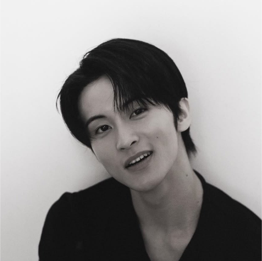 marklopsemangka's tweet photo. “Although it is a small gift, I hope it makes your day a little happier.

I sincerely thank all the fans who always send warm love and support to Mark Lee, Thank you.” 

🥹🥹🥹 https://t.co/GAL57G2i16