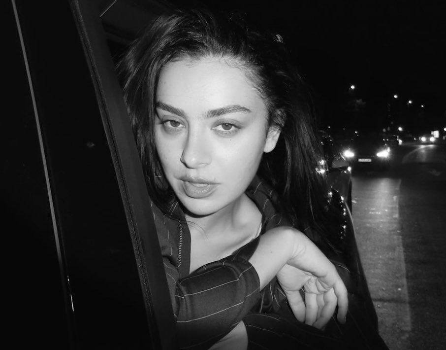 talkofthecharts's tweet photo. Charli xcx currently occupies the entire top 3 of the US iTunes albums chart:

#1. Music, Fashion, Film (B-Sides Edition)
#2. Music, Fashion, Film (Music Video Commentary)
#3. Music, Fashion, Film (Cinema Edition) https://t.co/PTe5NRO258