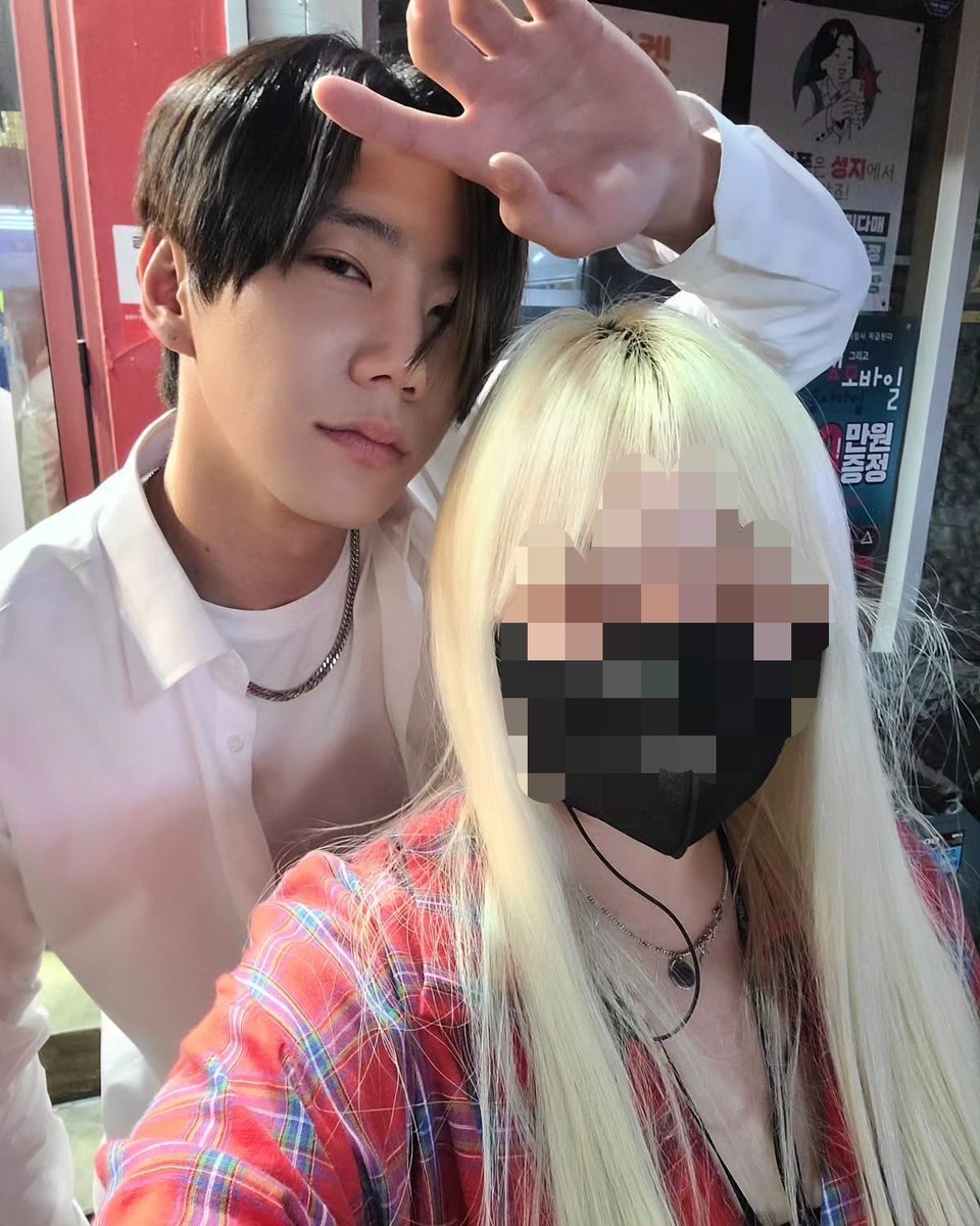 babysorry013's tweet photo. 팬서비스 해주는 부용이 같아서 개킹받는다 저 치명적미소뭐야?… https://t.co/mbxgeptwAI