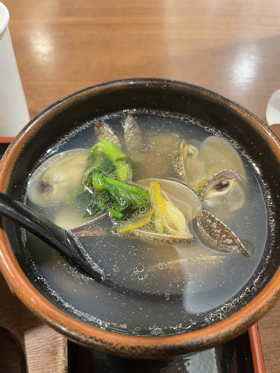 hinomaruxx's tweet photo. ぼっかけモダンに冷製あさりテールスープ定食にした1496円
あさりテールスープが冷たくて塩っからくてとてもいい、あさりは13粒
余ったご飯をジャボンしてやったわ
ぼっかけモダンはこれでもかと一味ふりかけて紅しょうがと食べたら安定の美味さ
ようやっとお腹が落ち着いたわ
さすが長田本庄軒やな https://t.co/xY2Rfv6dL0